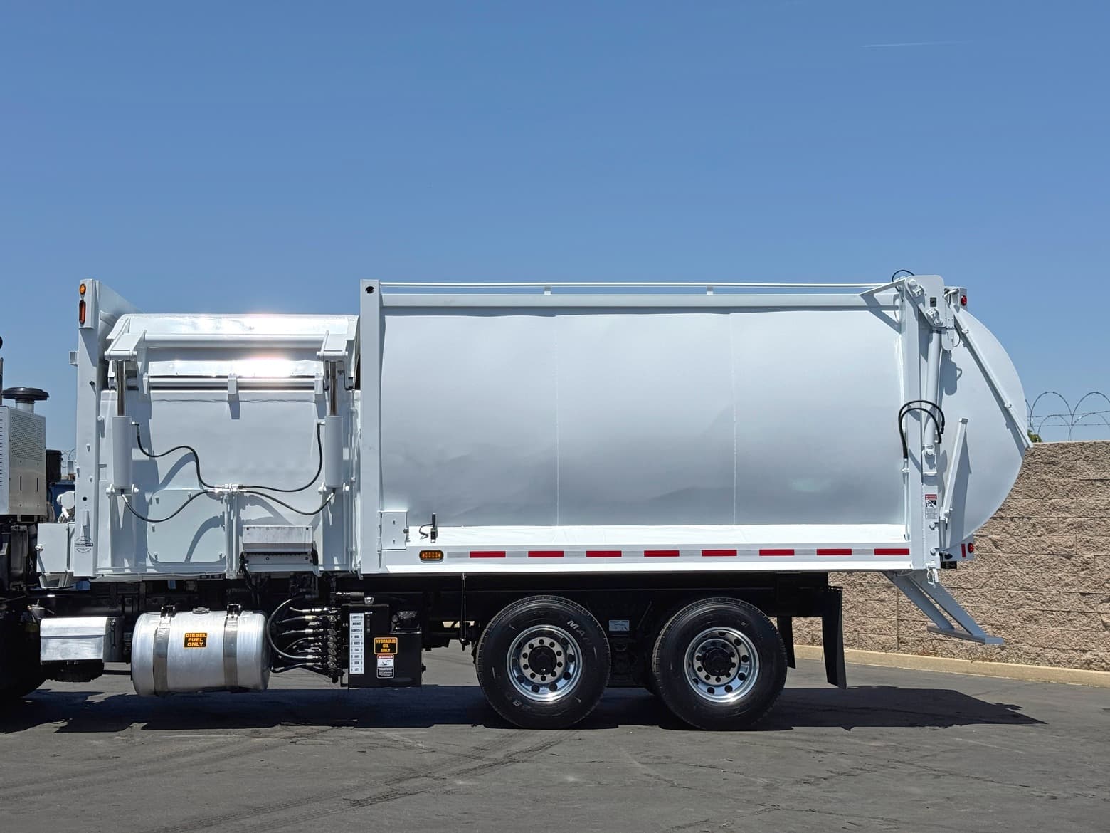 2012 Peterbilt 31 YD Kann Commercial Side Load Garbage Truck