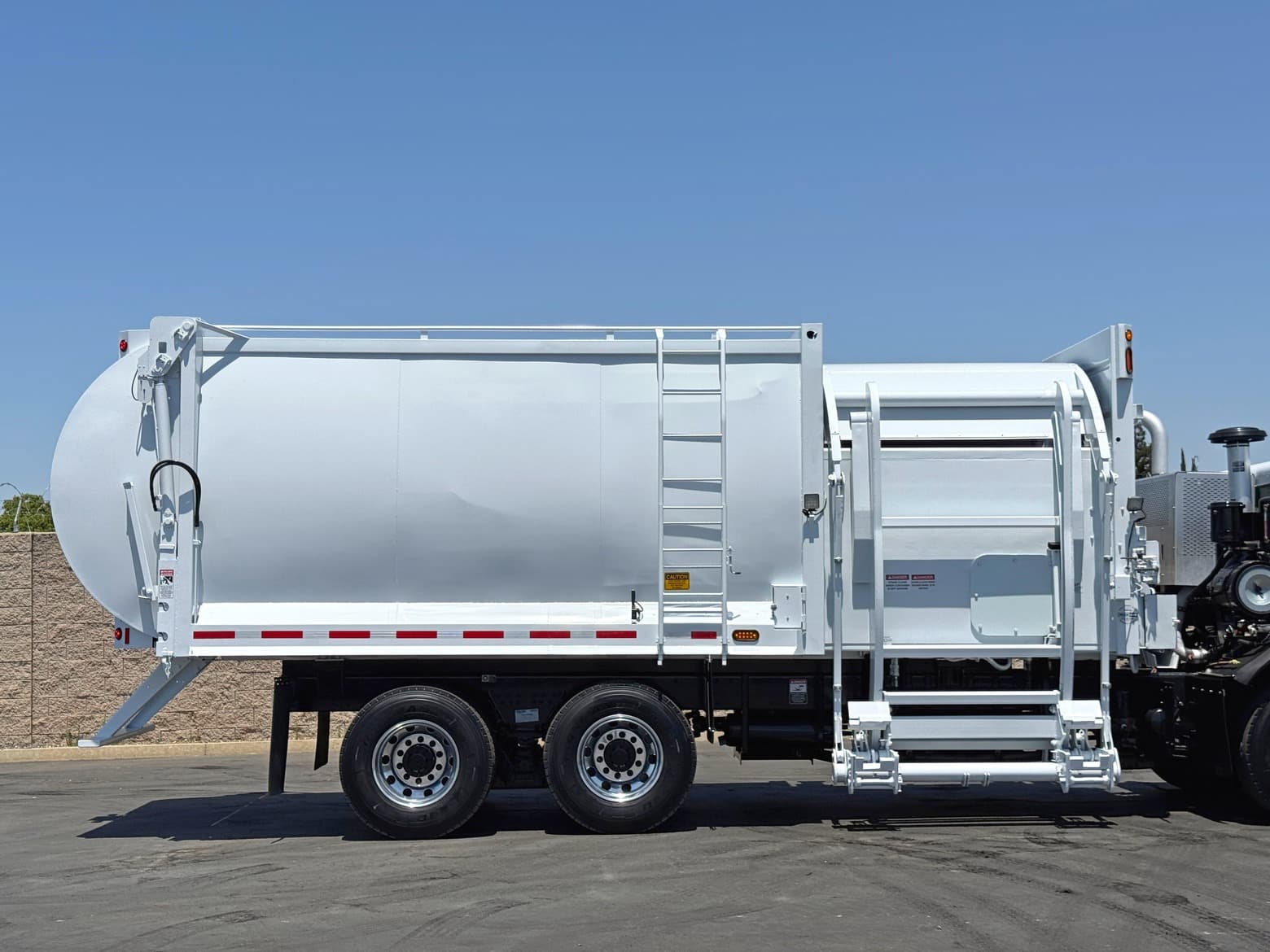 2012 Peterbilt 31 YD Kann Commercial Side Load Garbage Truck