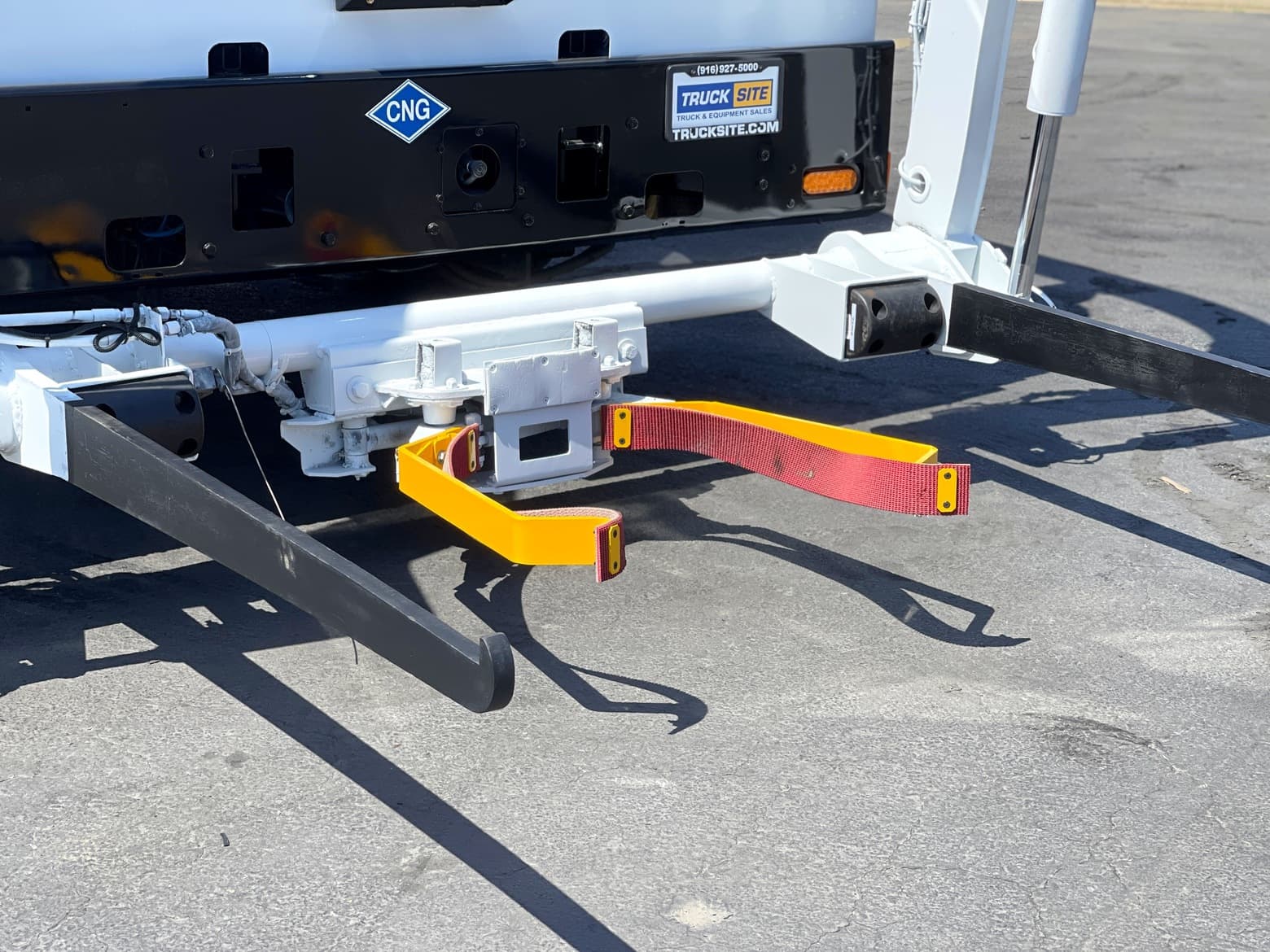 2014 CCC LET McNeilus CNG 40 YD Front Load Garbage Truck