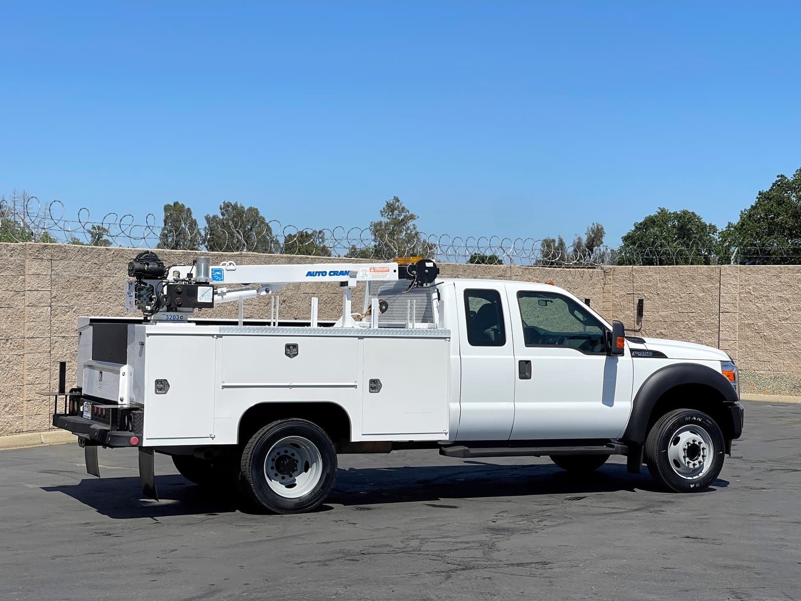2011 Ford F450 Extended Cab Service Truck with Crane