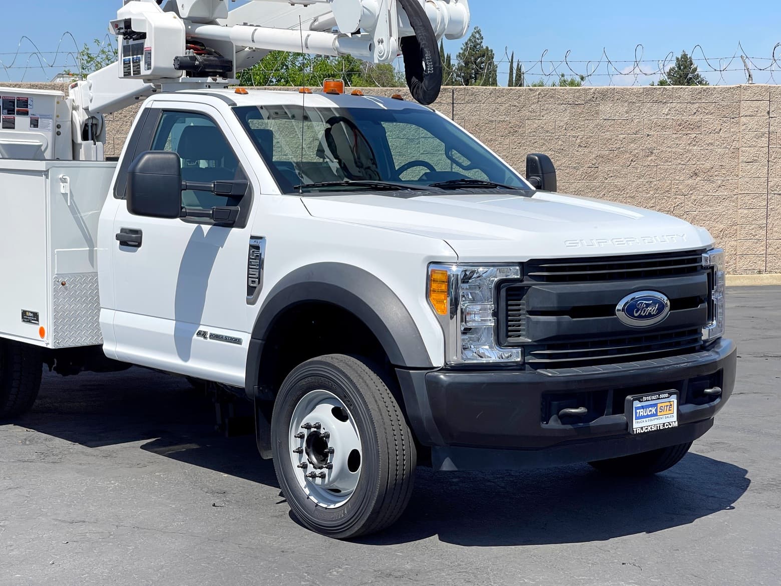 2017 Ford F550 Altec AT40G Articulating & Telescopic Bucket Truck