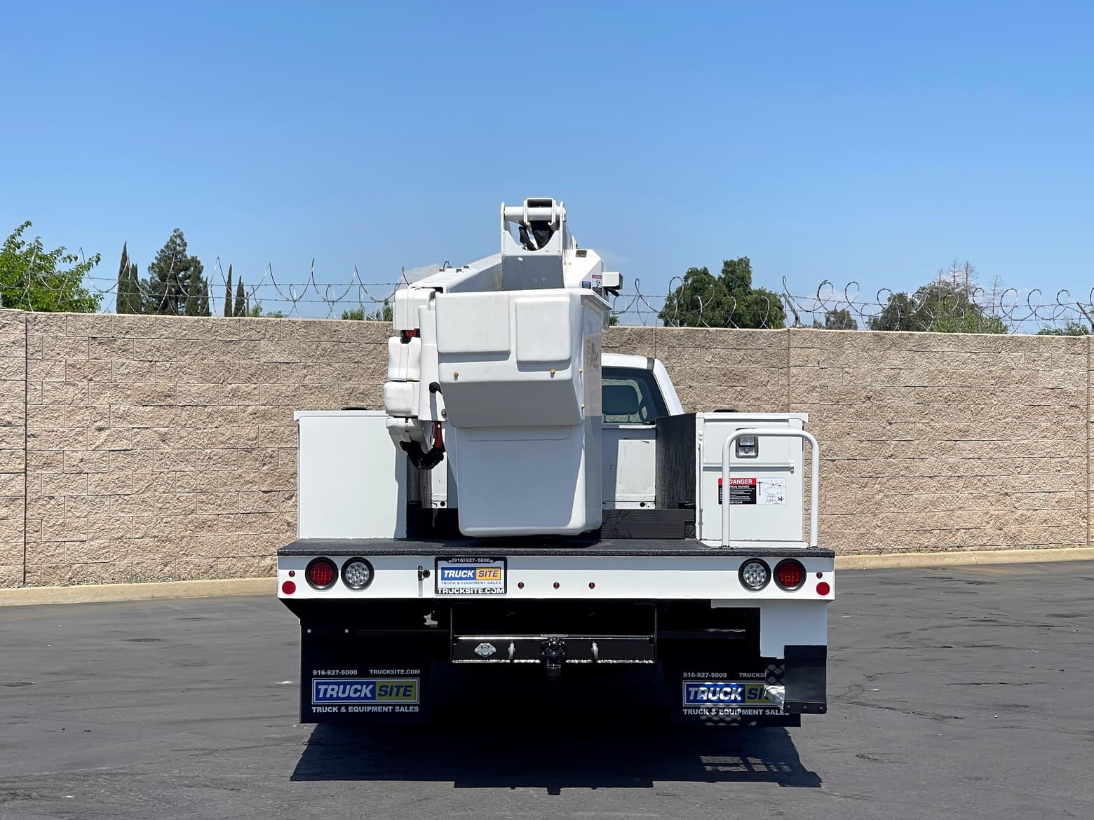 2017 Ford F550 Altec AT40G Articulating & Telescopic Bucket Truck