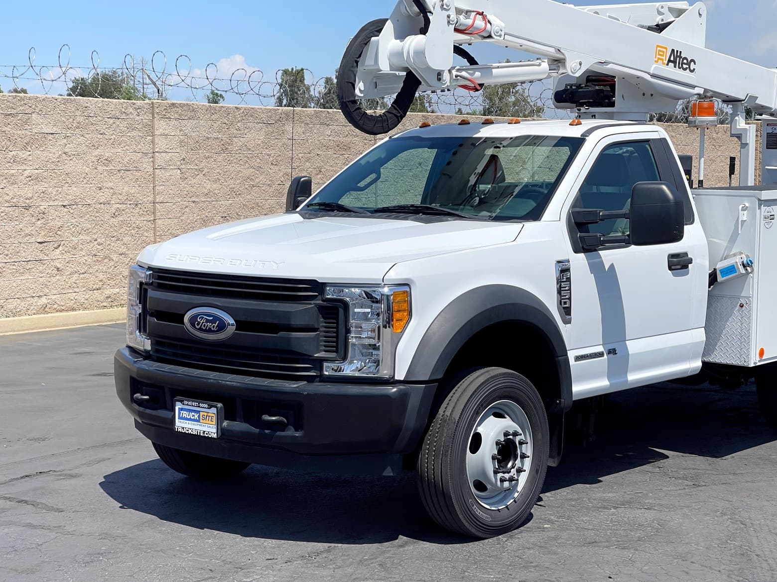 2017 Ford F550 Altec AT40G Articulating & Telescopic Bucket Truck