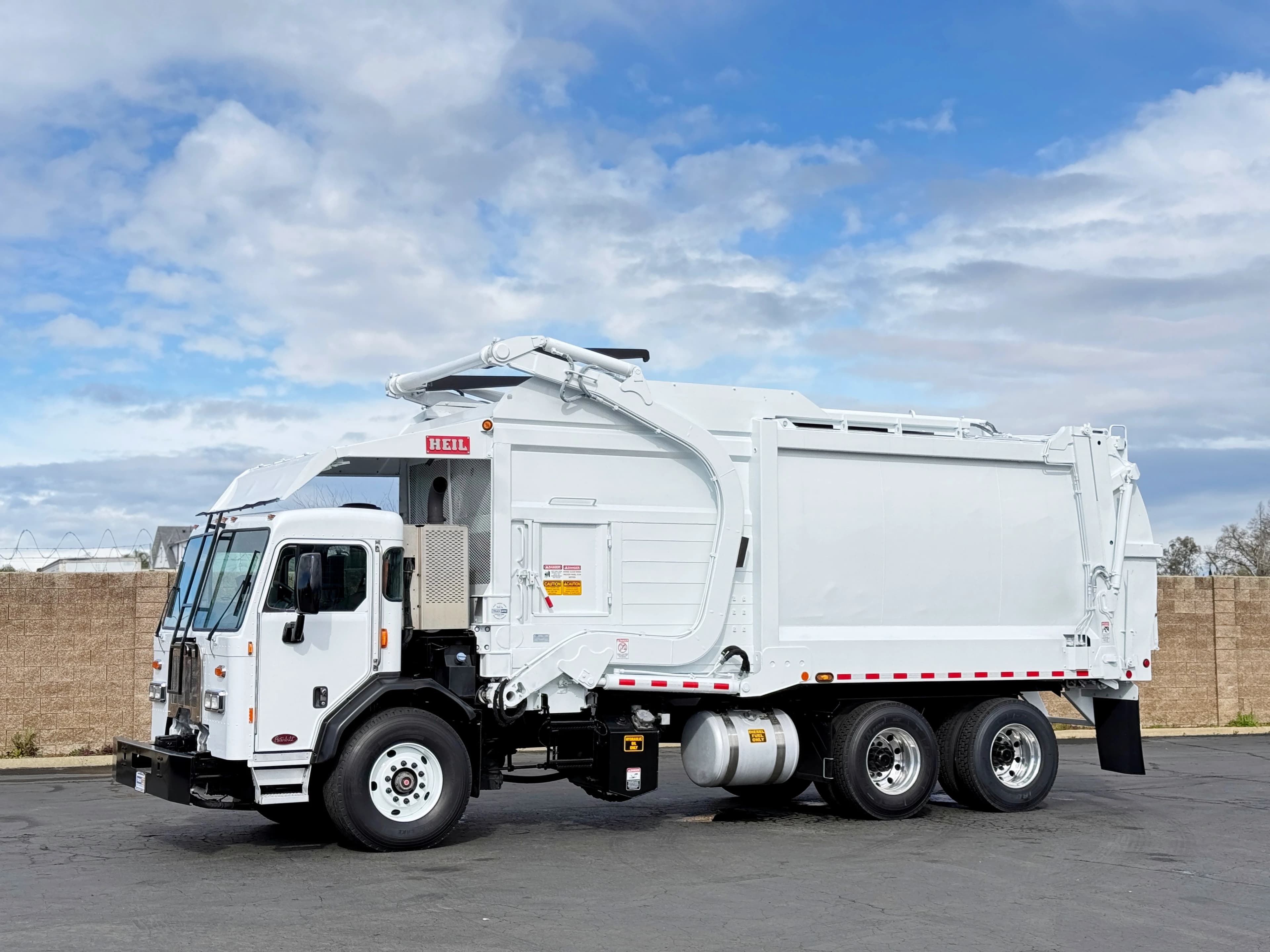 2016 Peterbilt 320 Heil Half/Pack 40 Yard Front Load Garbage Truck