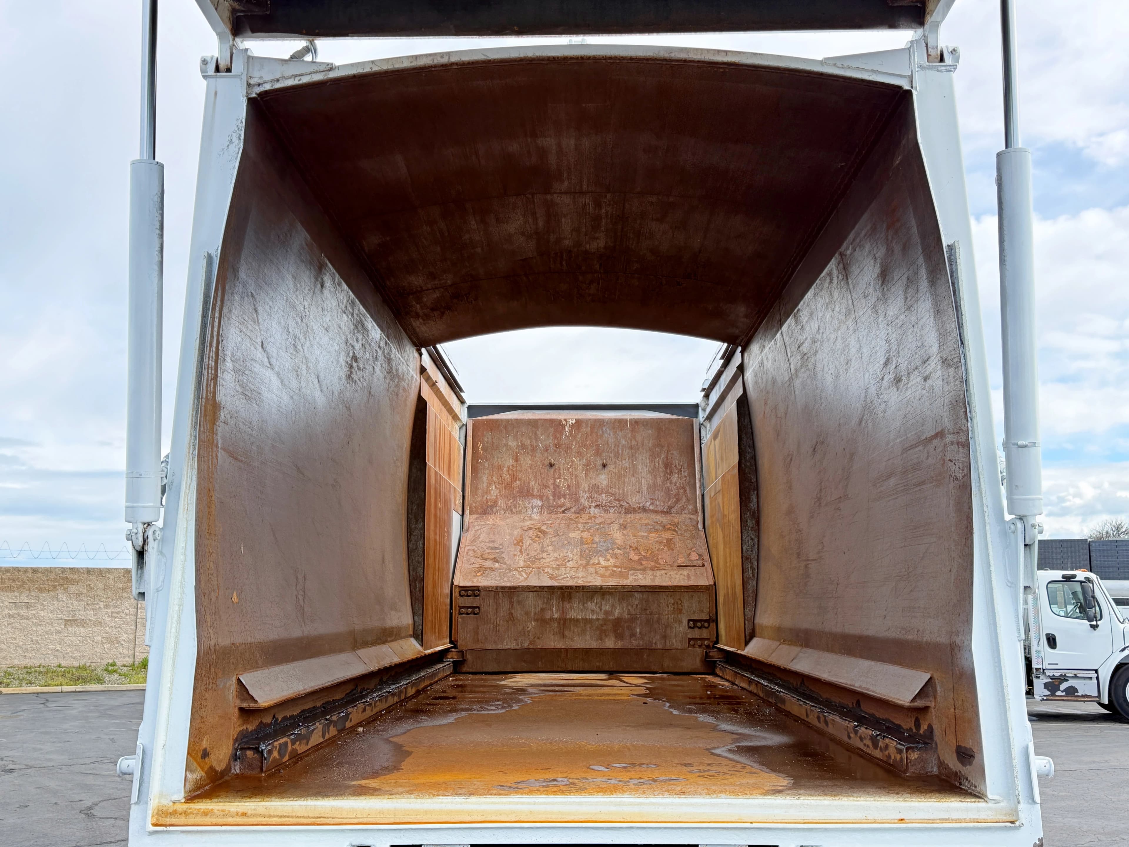 2016 Peterbilt 320 Heil Half/Pack 40 Yard Front Load Garbage Truck