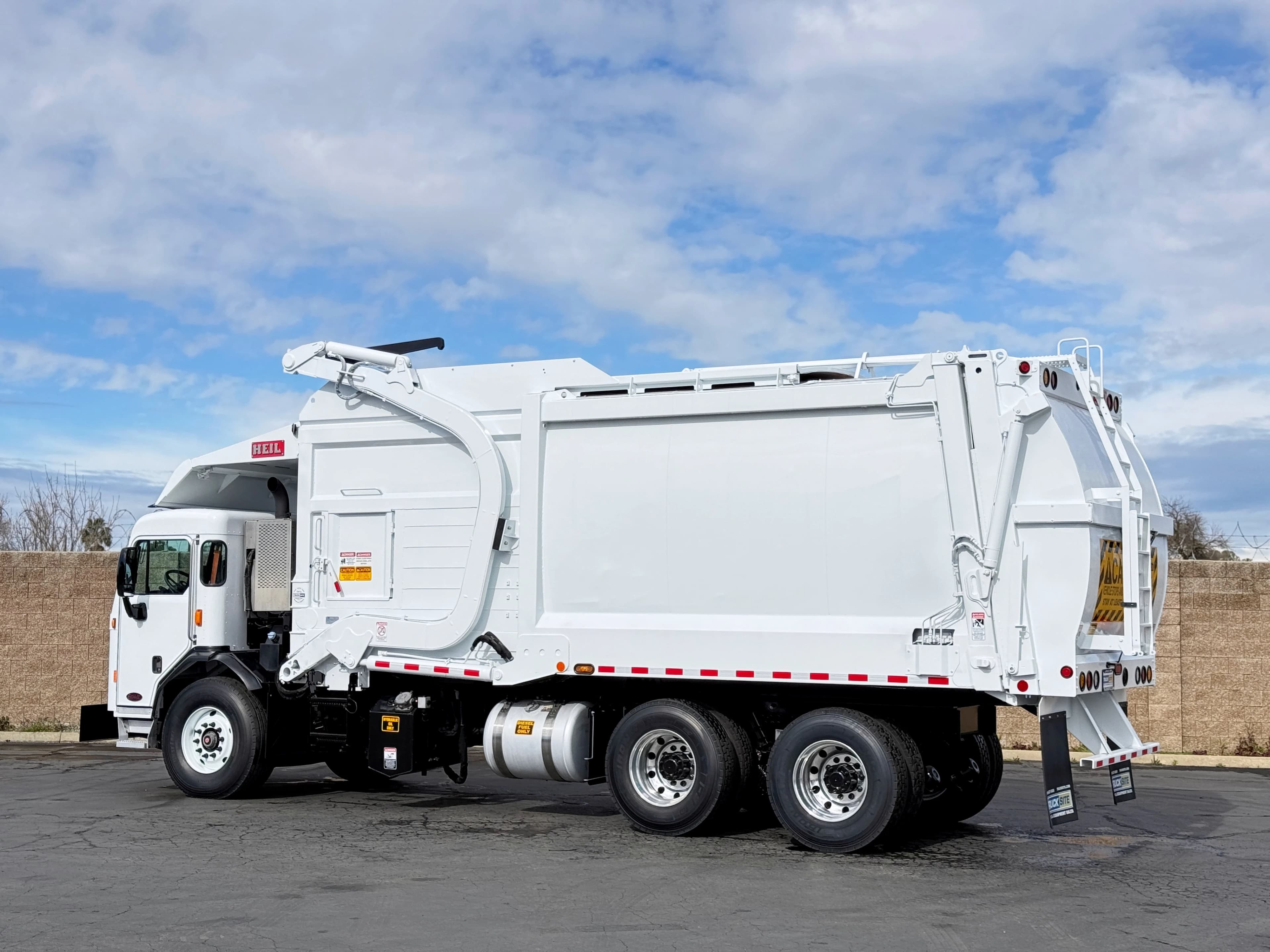 2016 Peterbilt 320 Heil Half/Pack 40 Yard Front Load Garbage Truck