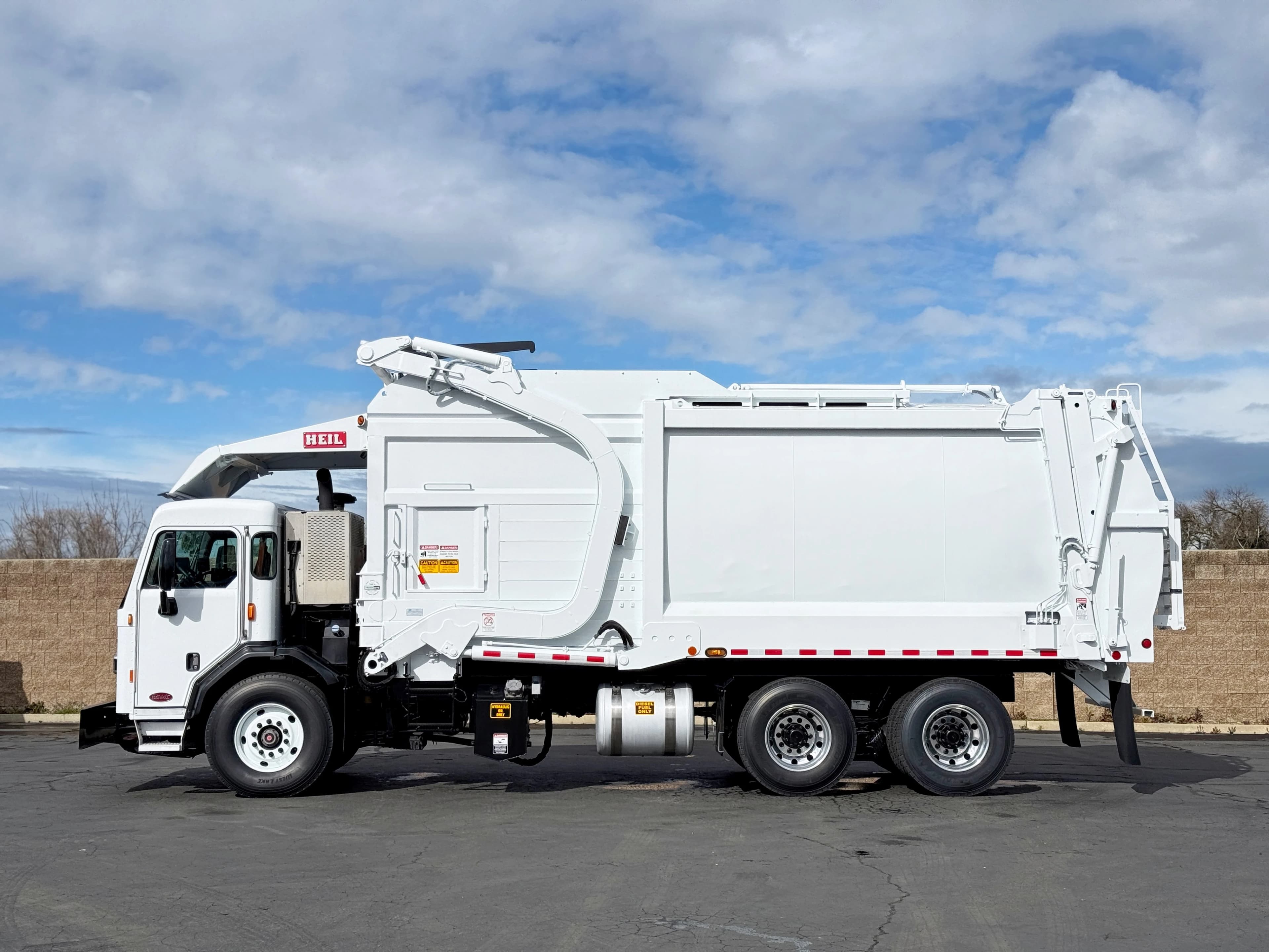 2016 Peterbilt 320 Heil Half/Pack 40 Yard Front Load Garbage Truck