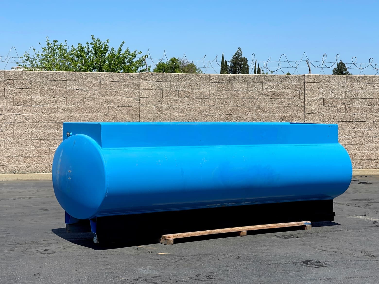 1,200 Gallon Stainless Steel Water Tank