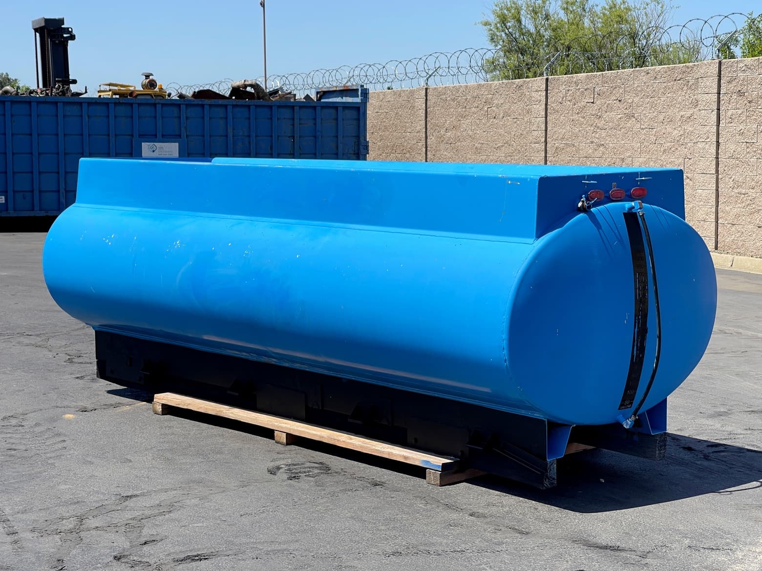 1,200 Gallon Stainless Steel Water Tank