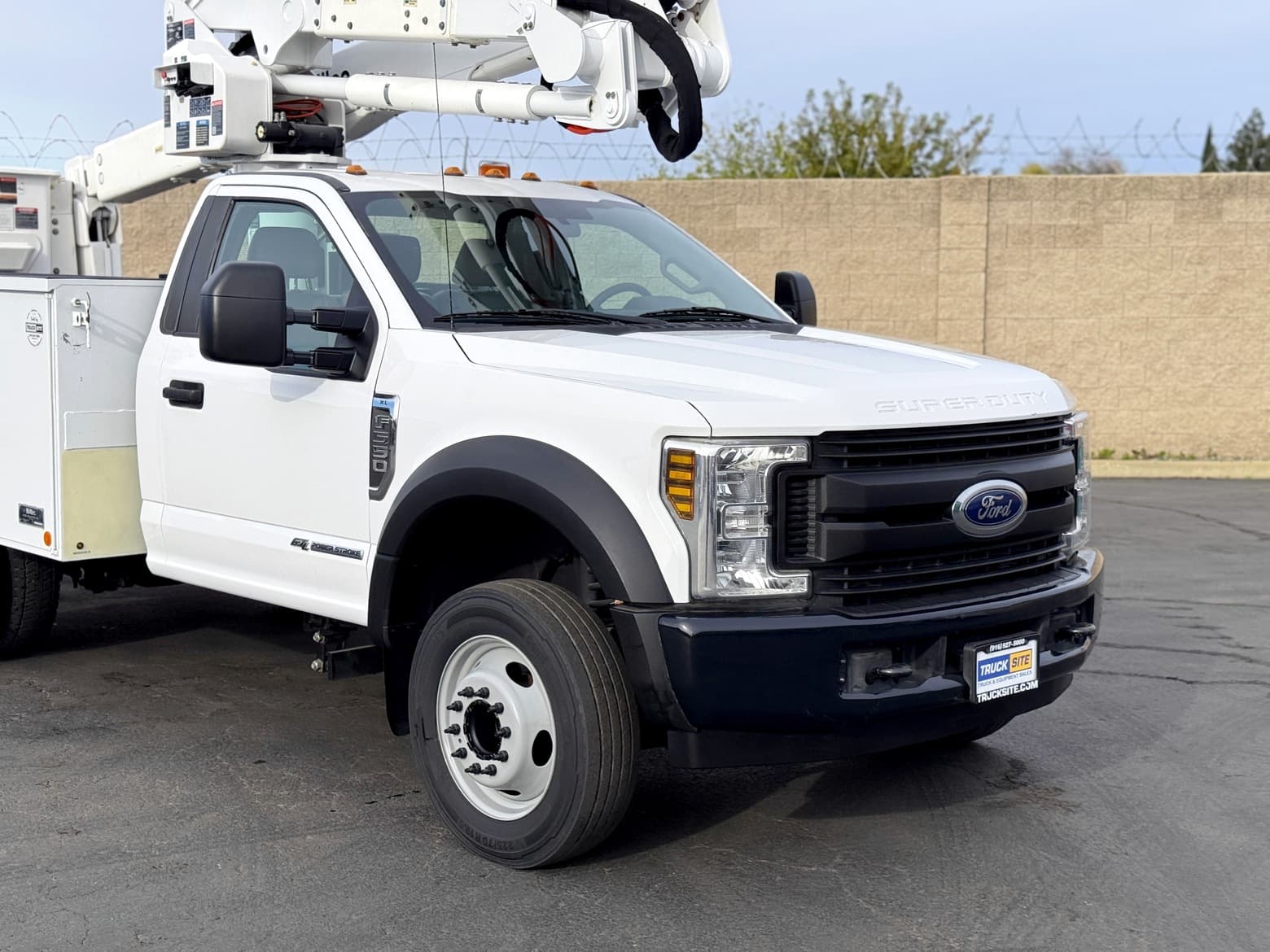 2019 Ford F550 Altec AT40G Articulating & Telescopic Bucket Truck