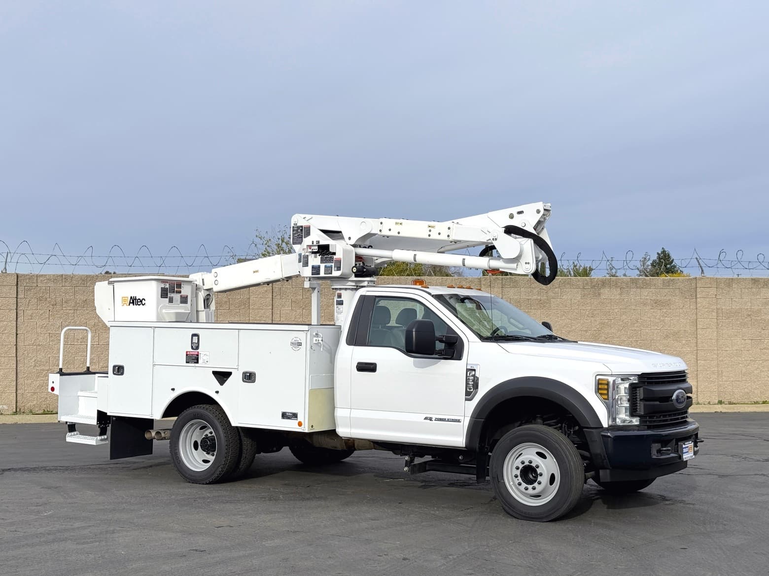 2019 Ford F550 Altec AT40G Articulating & Telescopic Bucket Truck