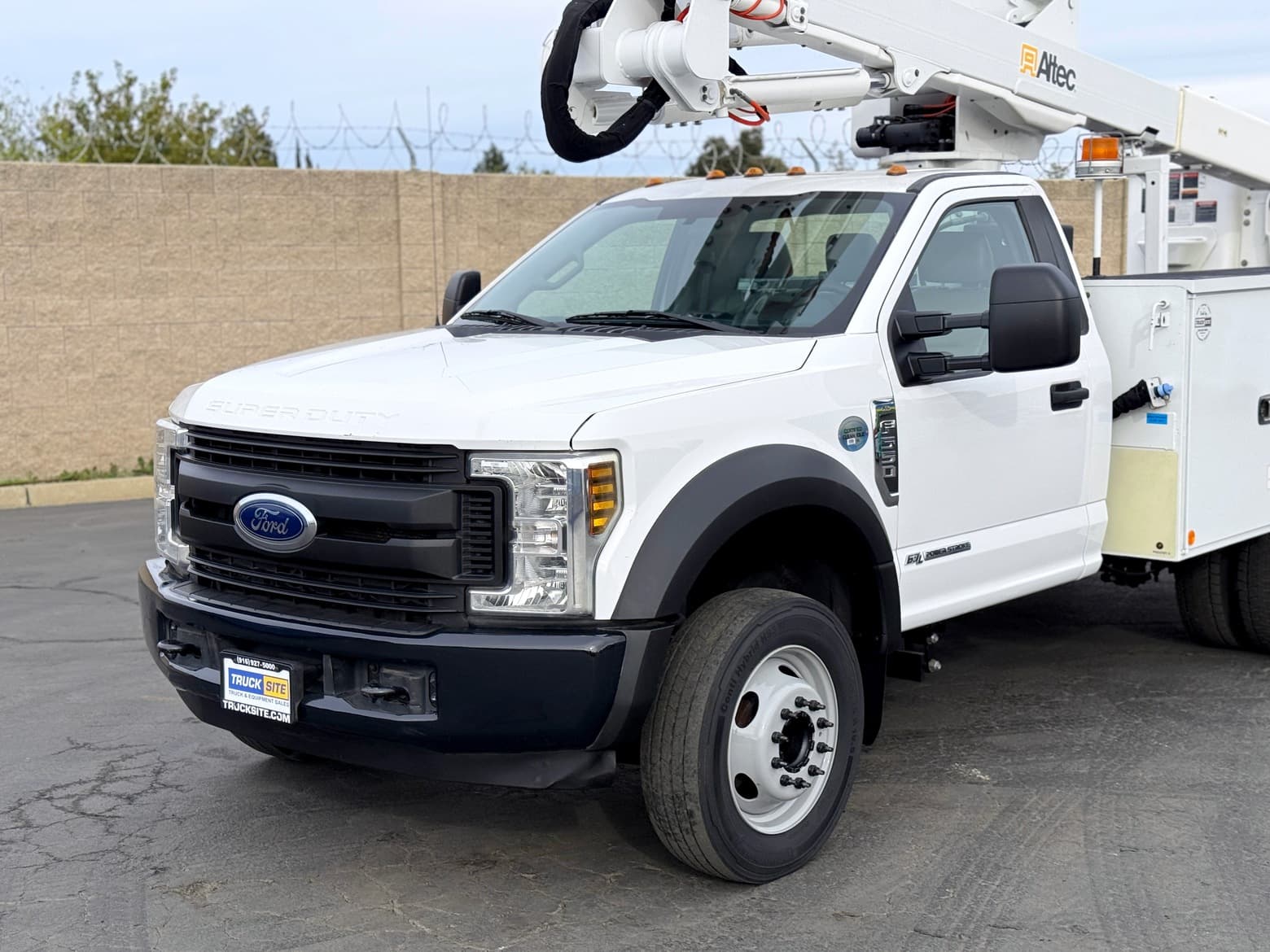 2019 Ford F550 Altec AT40G Articulating & Telescopic Bucket Truck