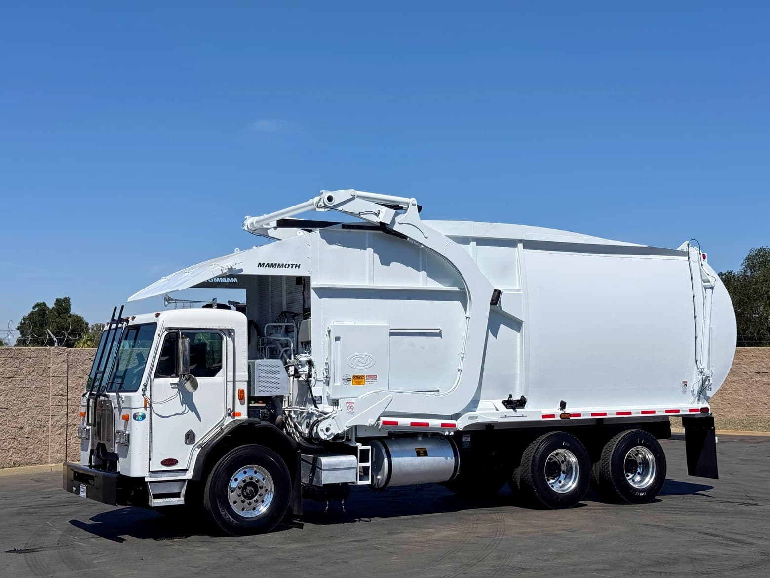 2011 Peterbilt New Way Mammoth 40 YD Front Loader