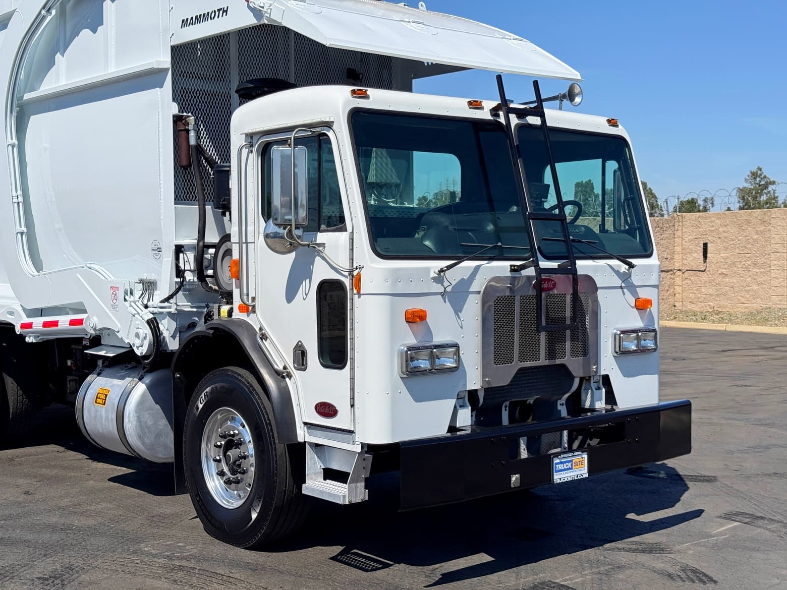 2011 Peterbilt New Way Mammoth 40 YD Front Loader