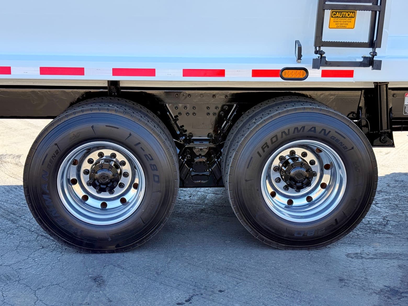2011 Peterbilt New Way Mammoth 40 YD Front Loader