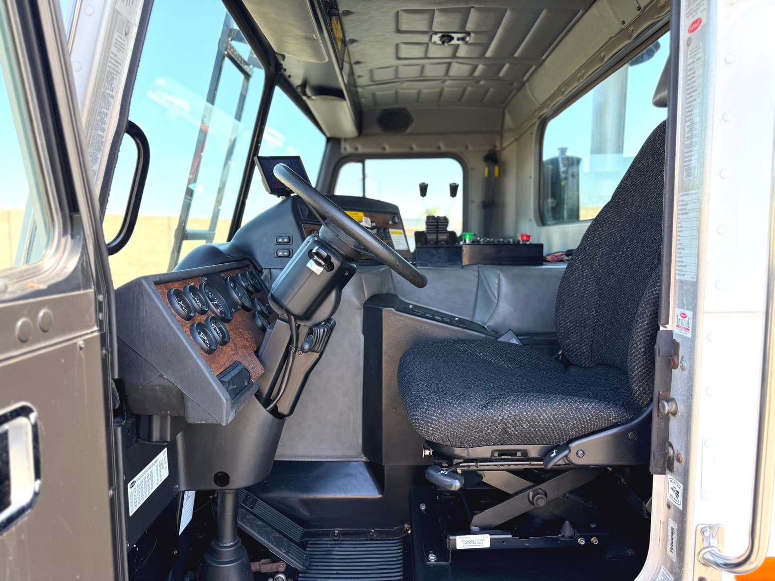 2011 Peterbilt New Way Mammoth 40 YD Front Loader