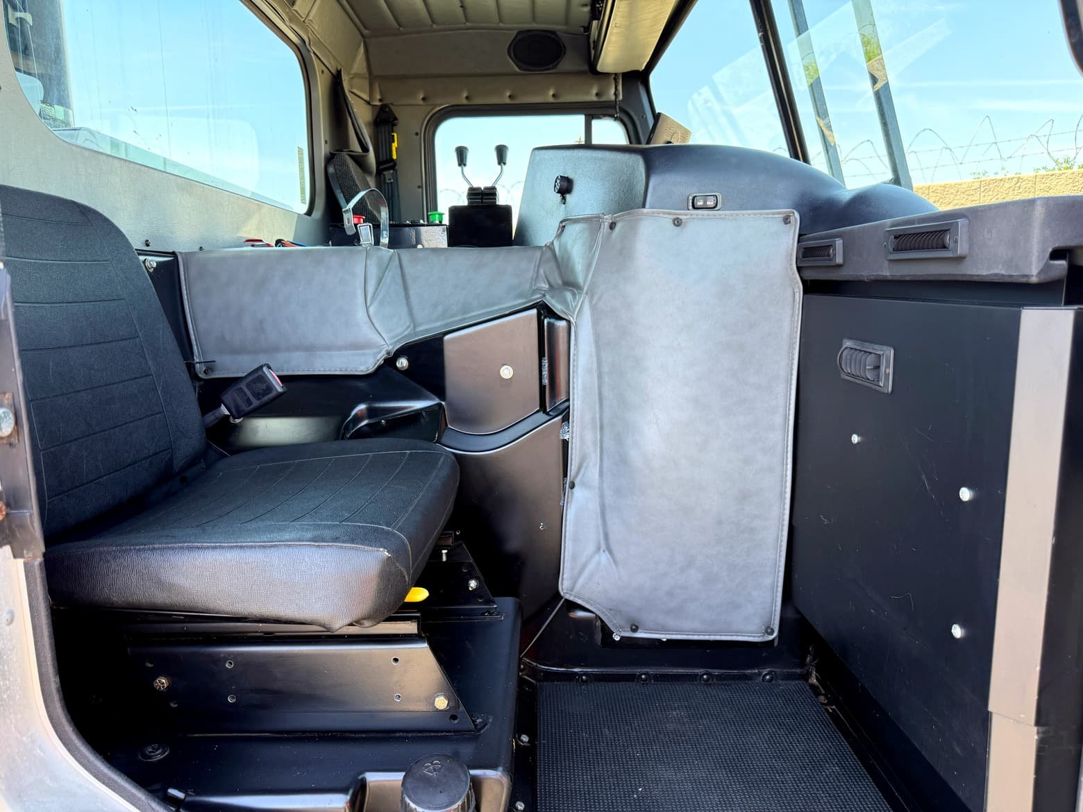 2011 Peterbilt New Way Mammoth 40 YD Front Loader