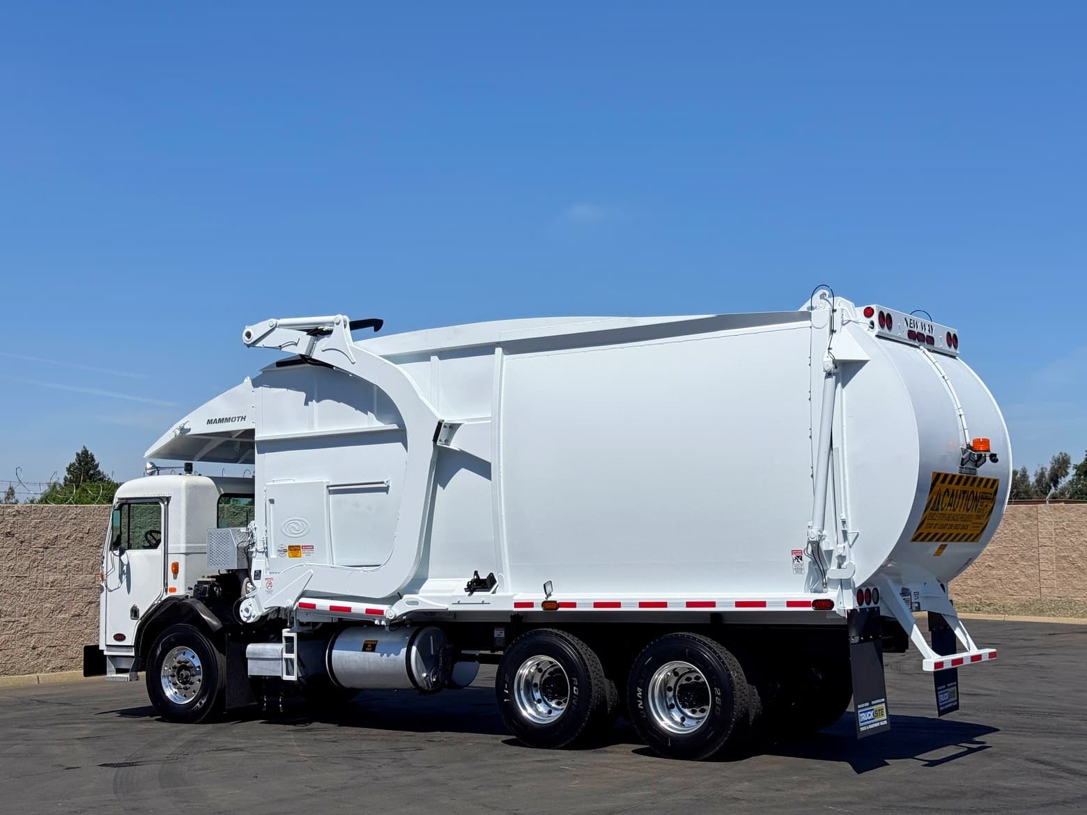 2011 Peterbilt New Way Mammoth 40 YD Front Loader