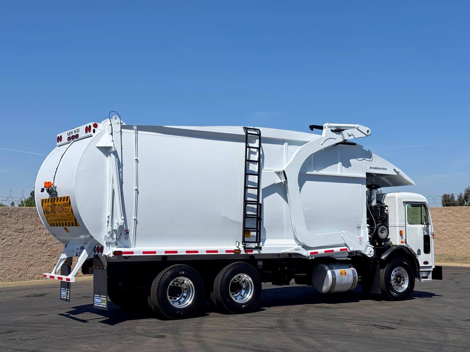2011 Peterbilt New Way Mammoth 40 YD Front Loader