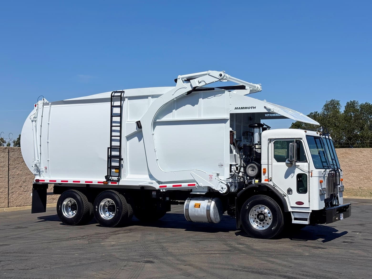 2011 Peterbilt New Way Mammoth 40 YD Front Loader