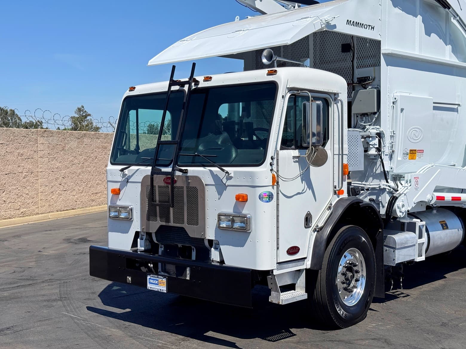 2011 Peterbilt New Way Mammoth 40 YD Front Loader