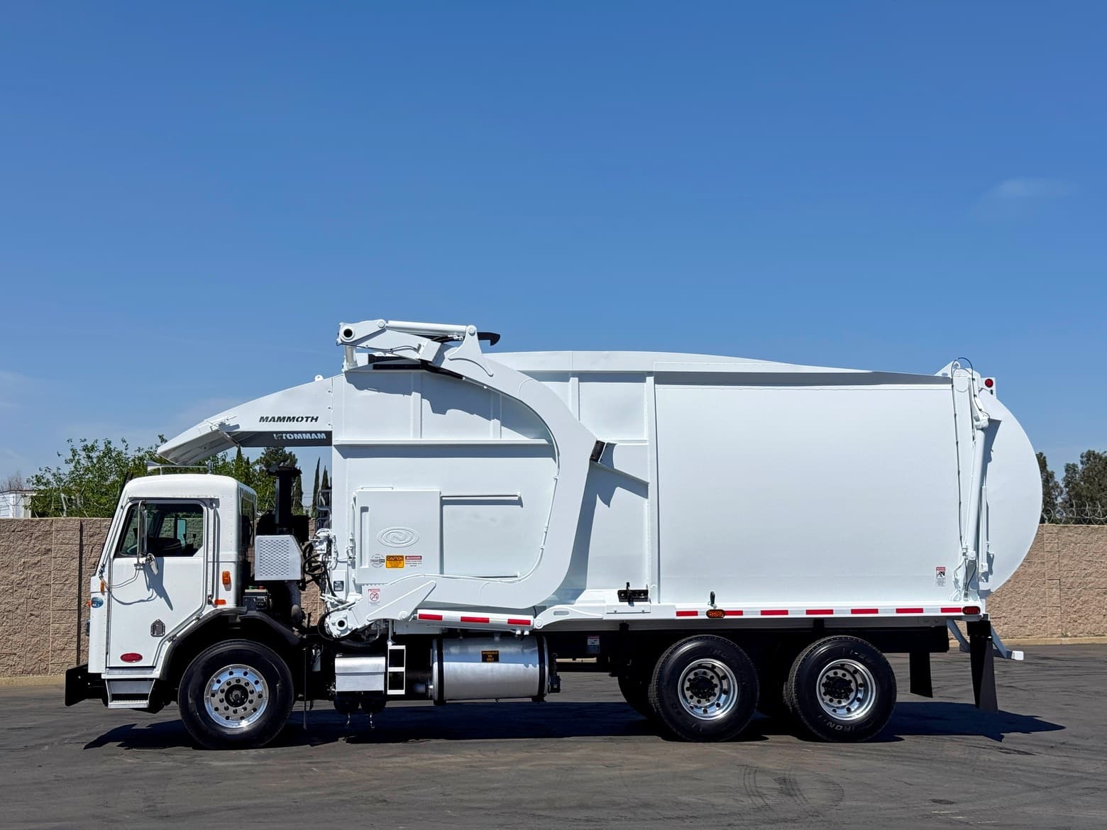 2011 Peterbilt New Way Mammoth 40 YD Front Loader