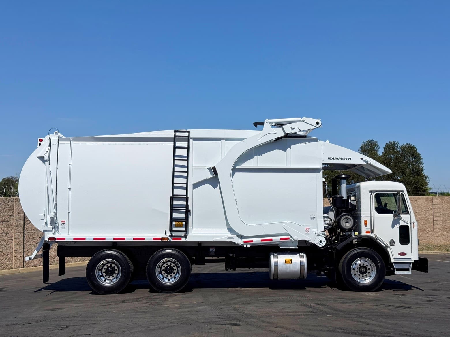 2011 Peterbilt New Way Mammoth 40 YD Front Loader
