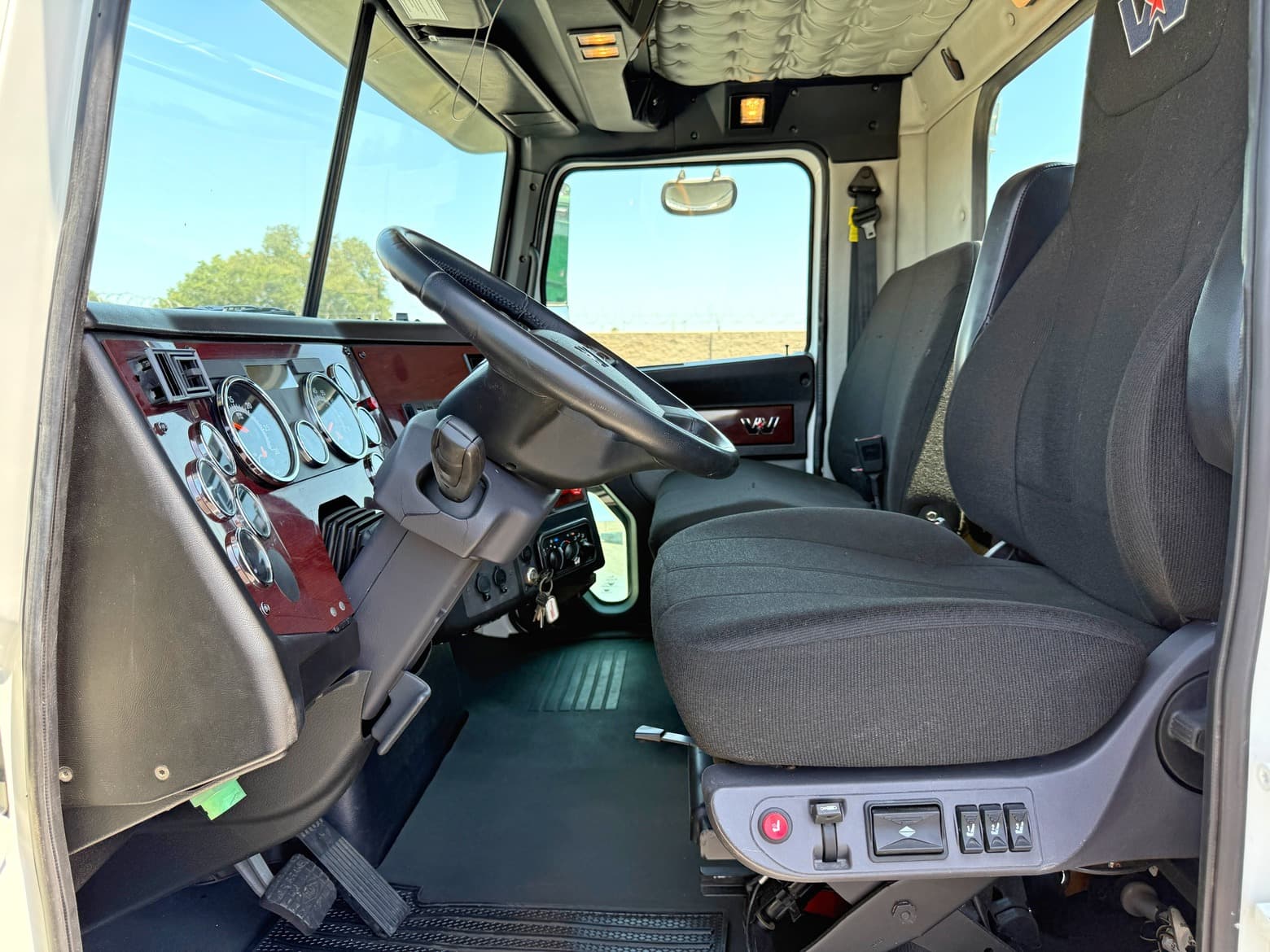 2021 Western Star 4700 Tandem Axle Cab & Chassis