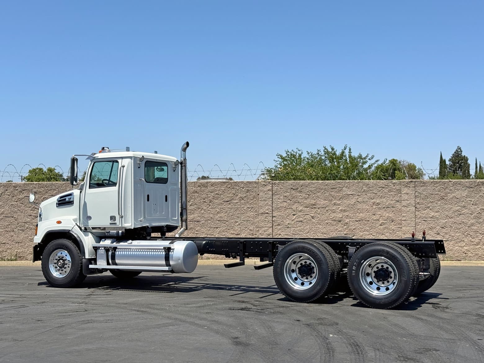 2021 Western Star 4700 Tandem Axle Cab & Chassis