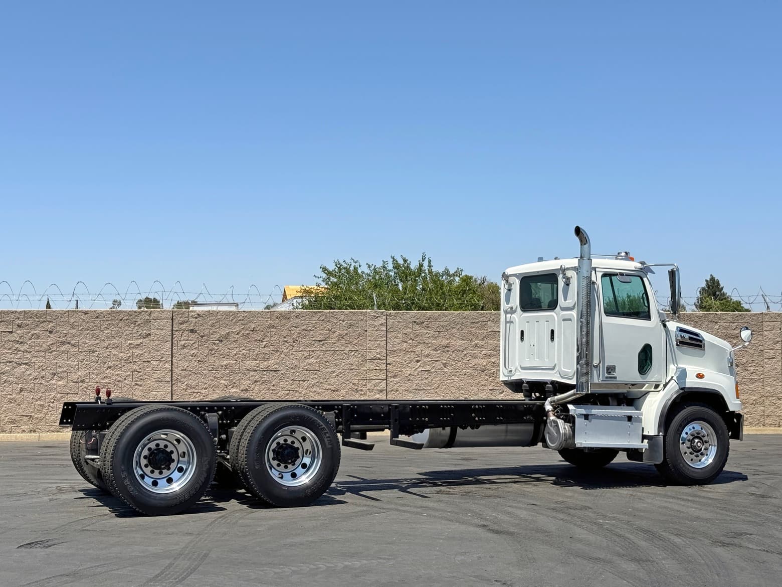 2021 Western Star 4700 Tandem Axle Cab & Chassis