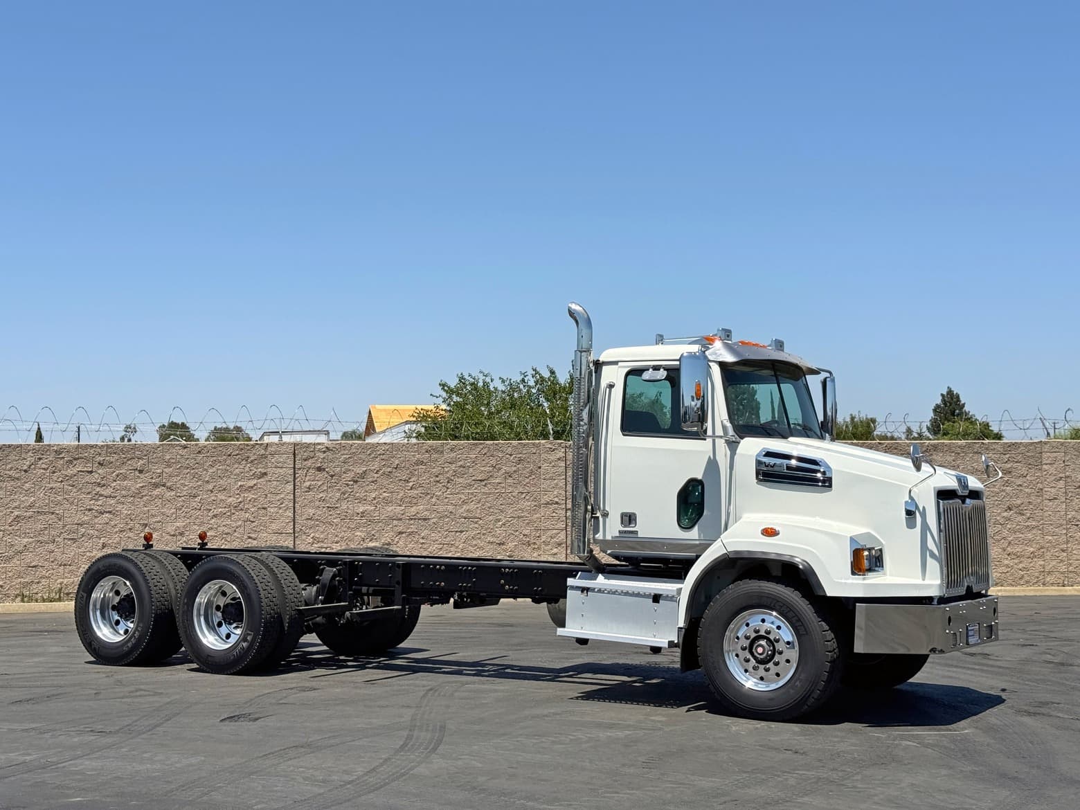 2021 Western Star 4700 Tandem Axle Cab & Chassis