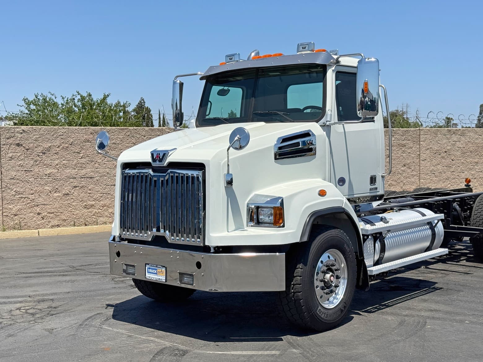 2021 Western Star 4700 Tandem Axle Cab & Chassis