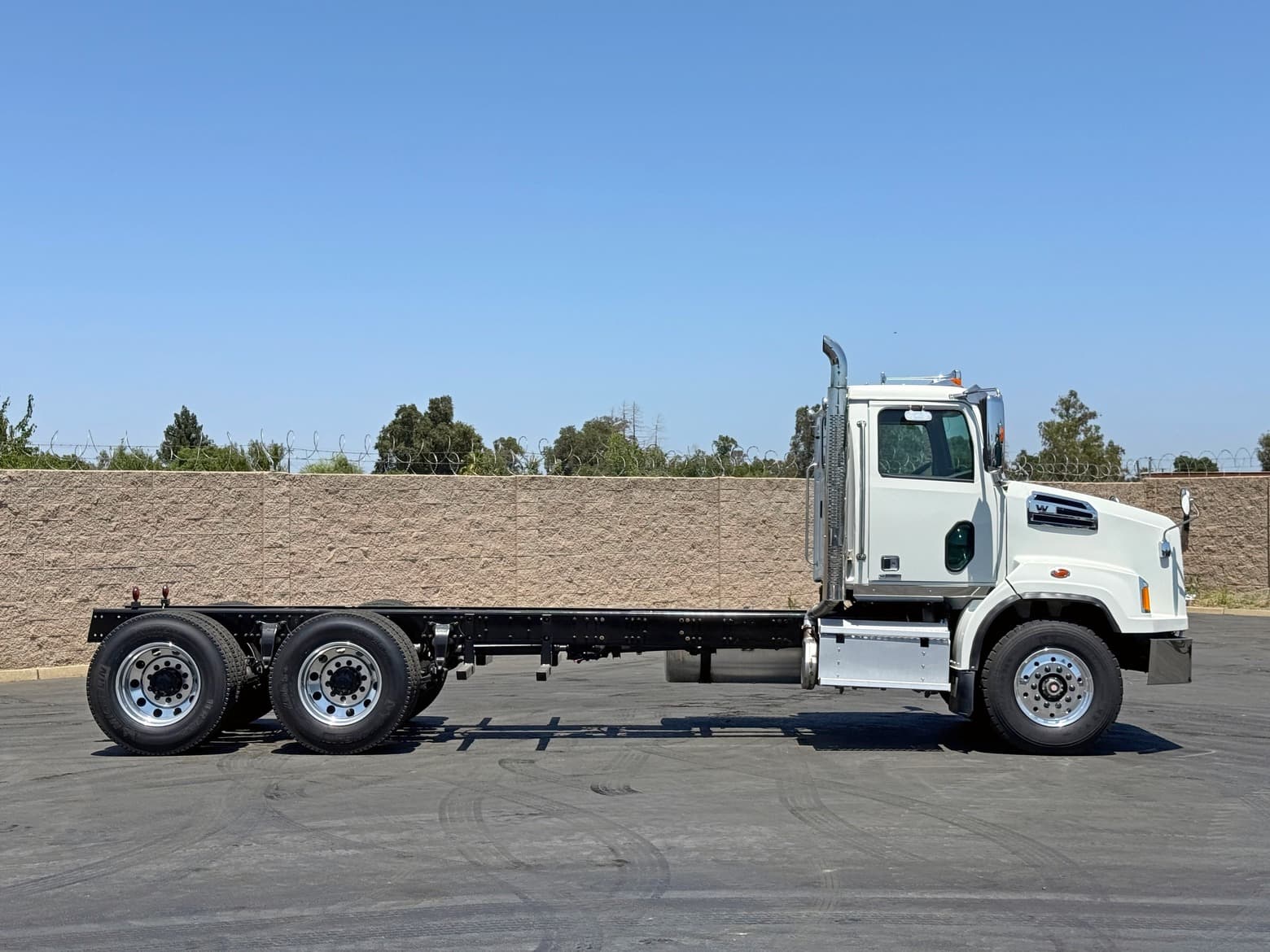 2021 Western Star 4700 Tandem Axle Cab & Chassis
