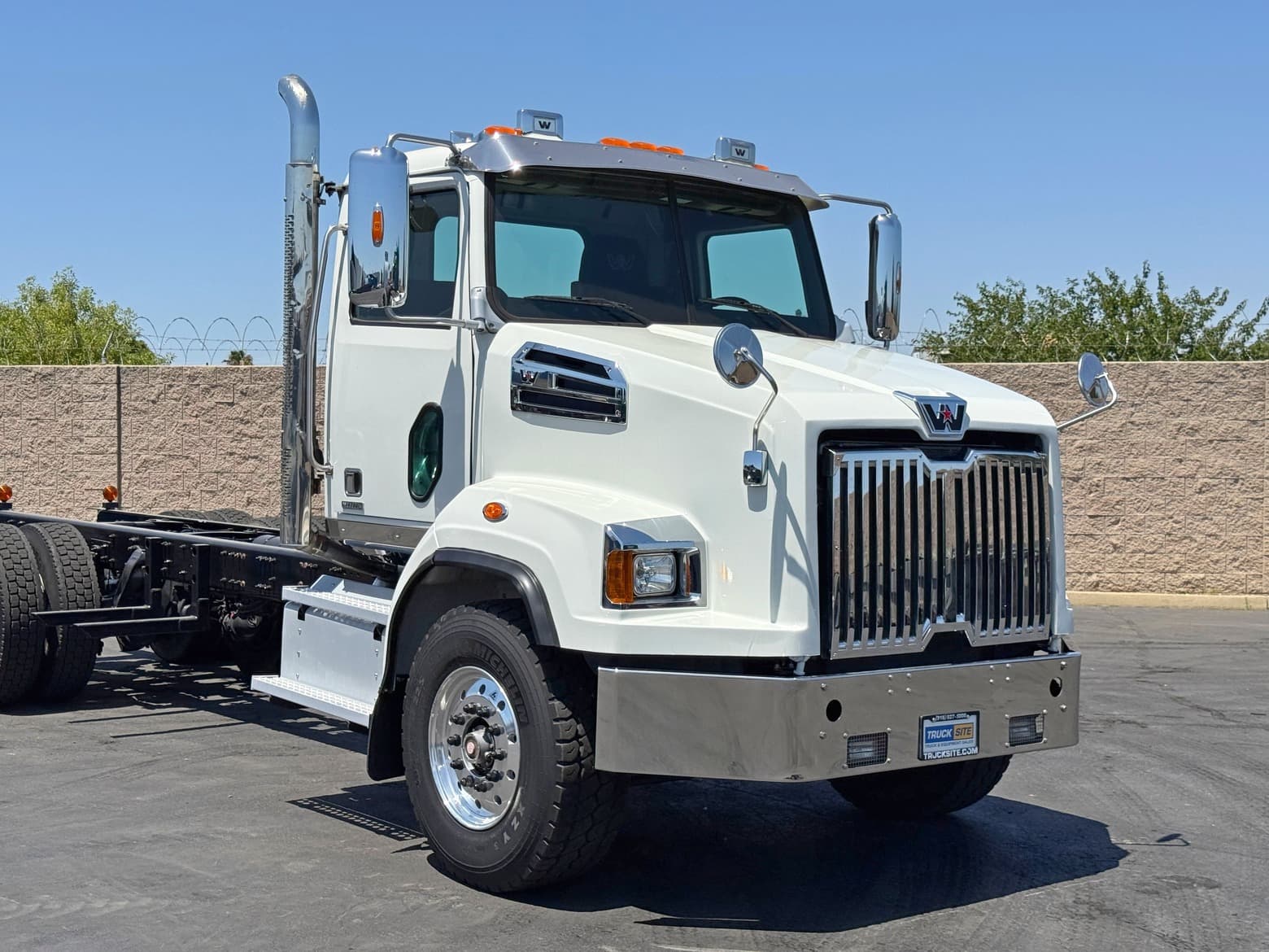 2021 Western Star 4700 Tandem Axle Cab & Chassis