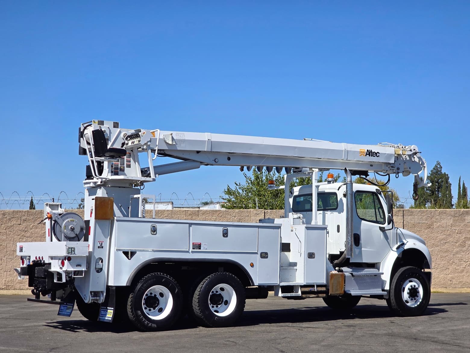 2014 Altec D3060BTR Digger Derrick Body