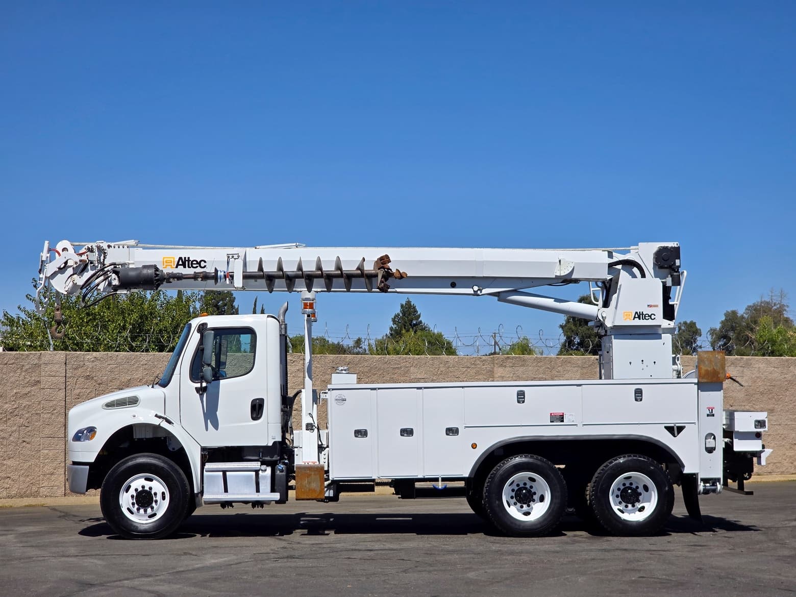 2014 Altec D3060BTR Digger Derrick Body