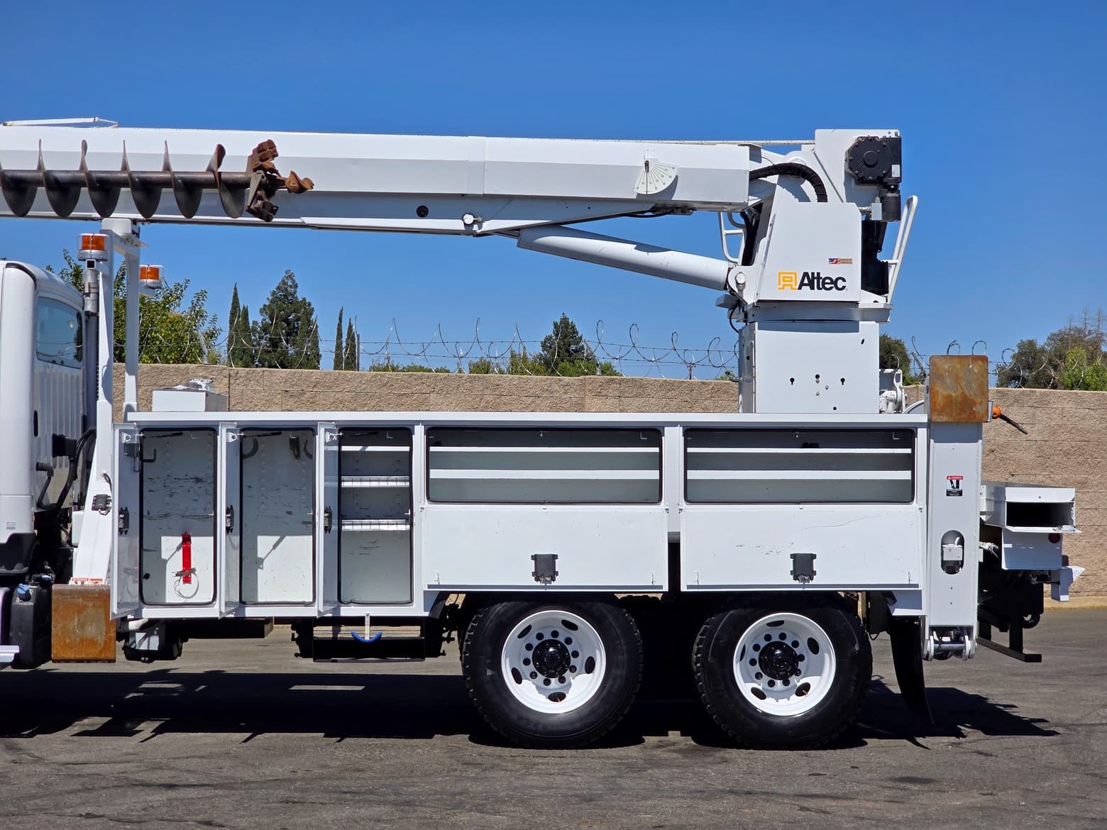 2014 Altec D3060BTR Digger Derrick Body
