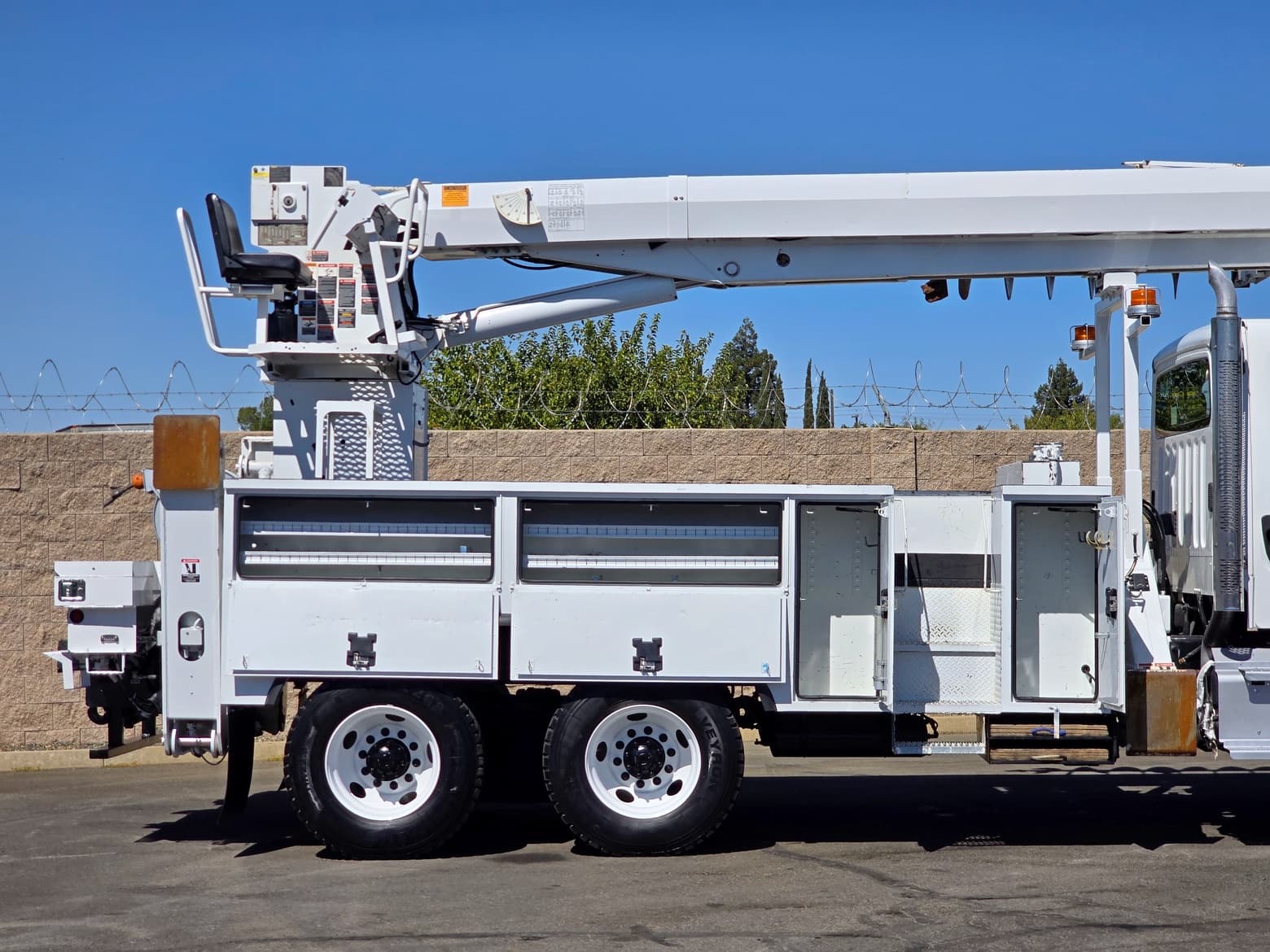2014 Altec D3060BTR Digger Derrick Body