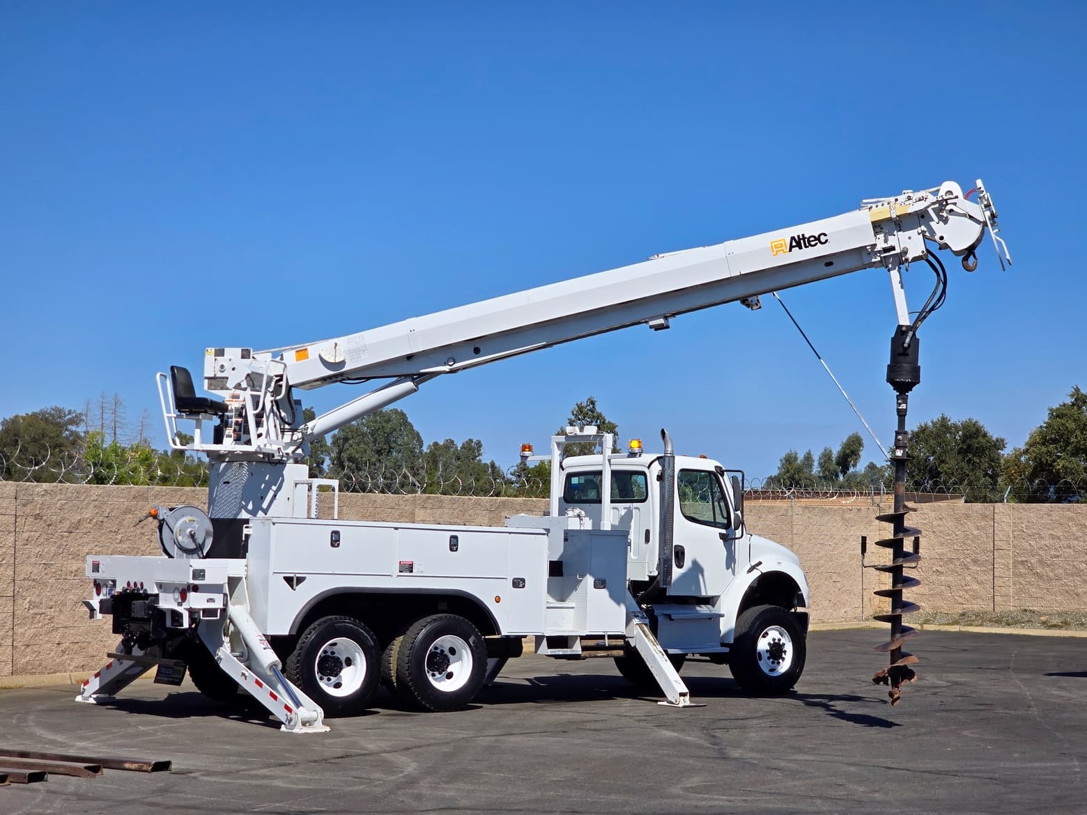 2014 Altec D3060BTR Digger Derrick Body