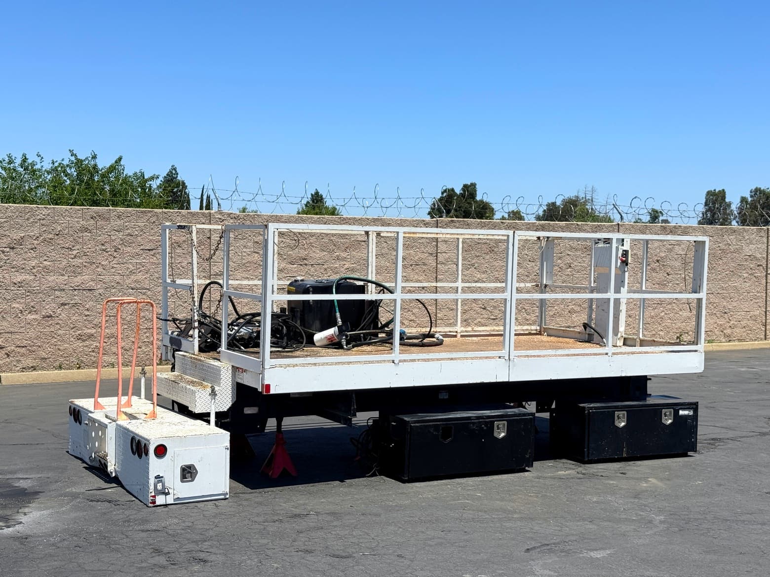 2017 Western Truck Fab 14' Scissor Lift Body