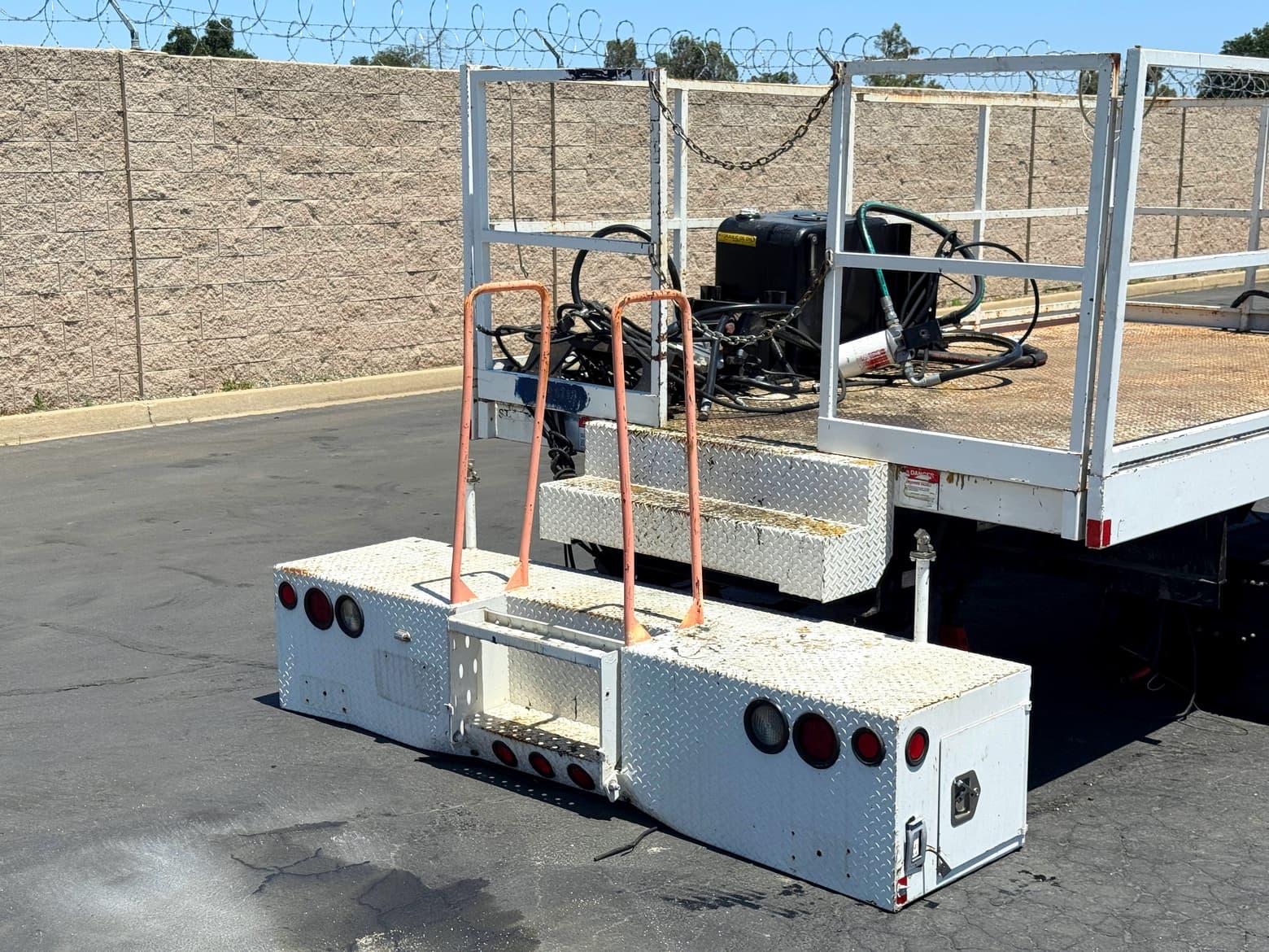 2017 Western Truck Fab 14' Scissor Lift Body