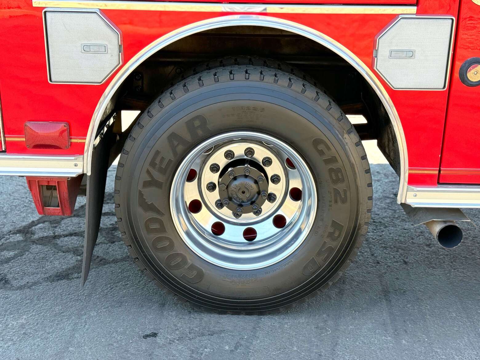 2004 International 7400 Rosenbauer Type 2 Fire Pumper