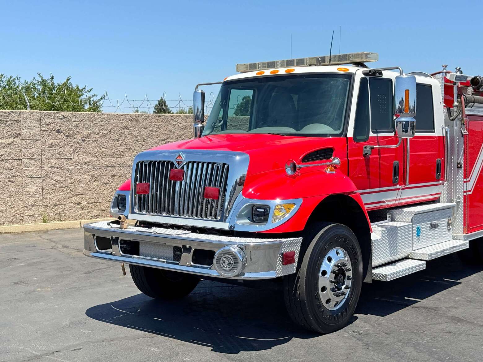 2004 International 7400 Rosenbauer Type 2 Fire Pumper