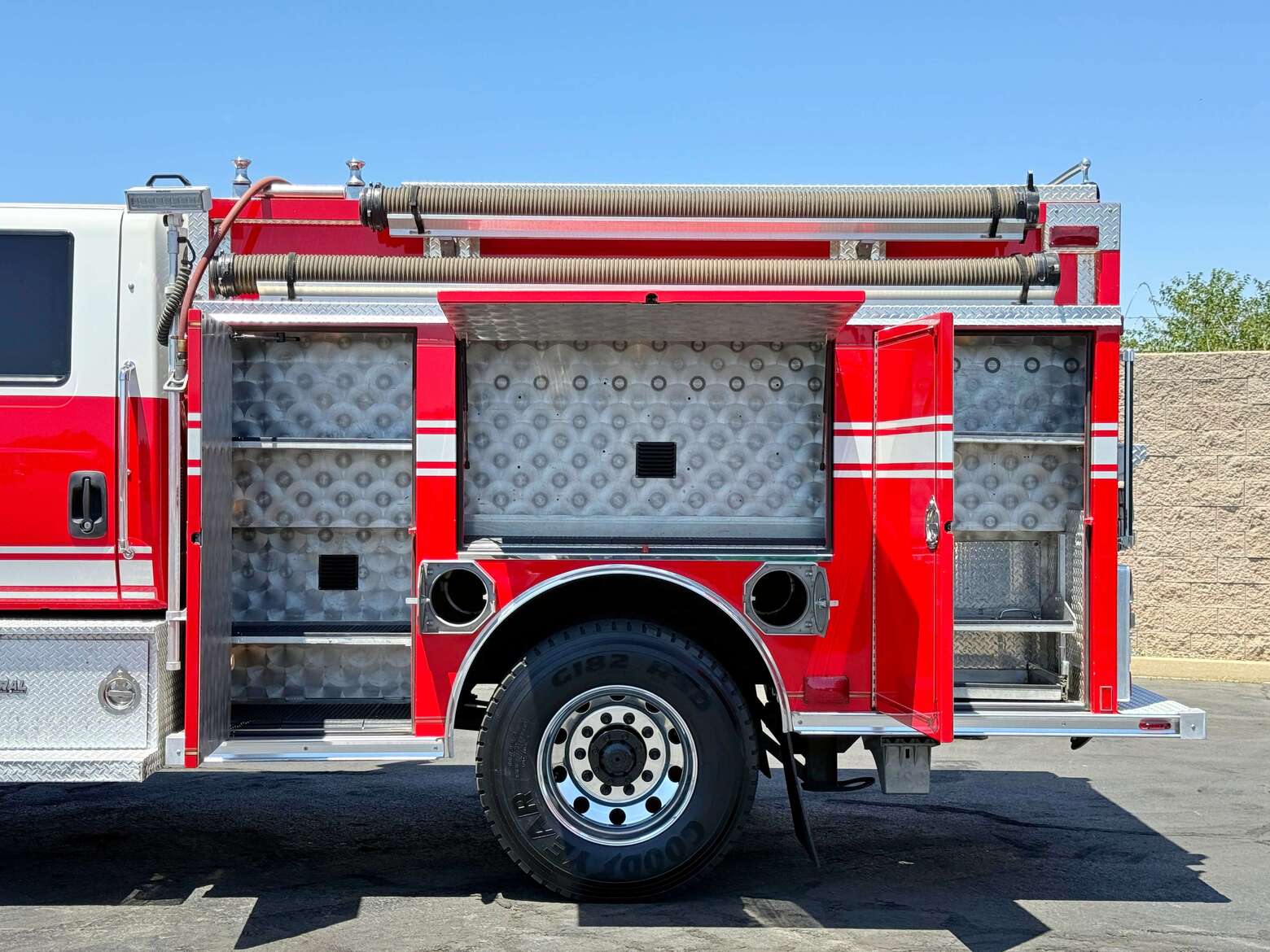 2004 International 7400 Rosenbauer Type 2 Fire Pumper