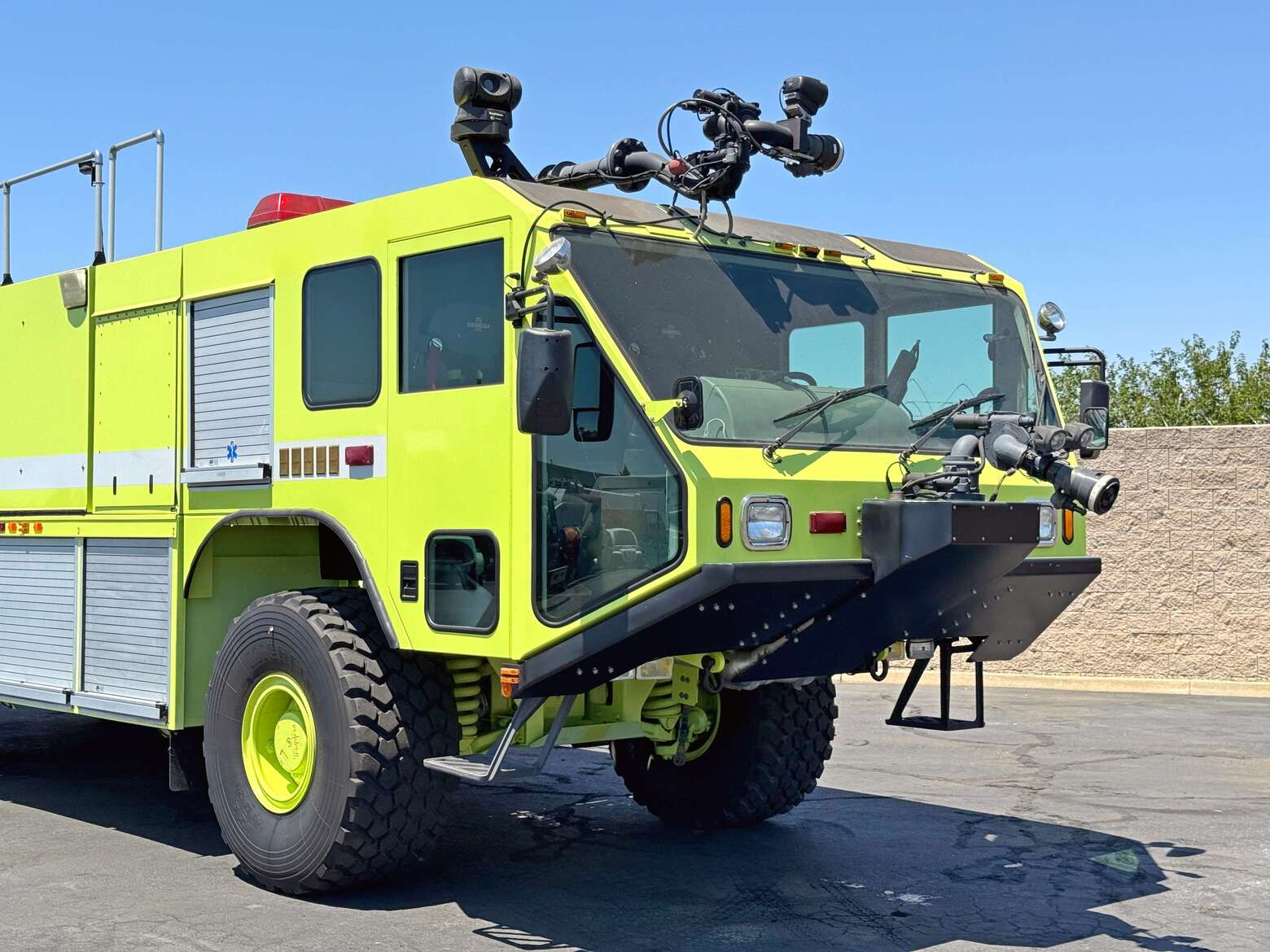 2004 Oshkosh Striker 3000 ARFF Aircraft Rescue