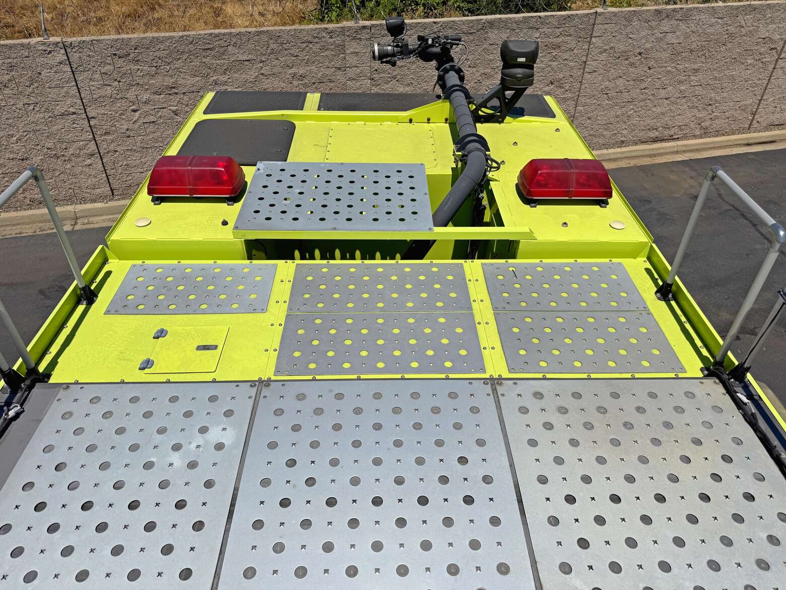 2004 Oshkosh Striker 3000 ARFF Aircraft Rescue