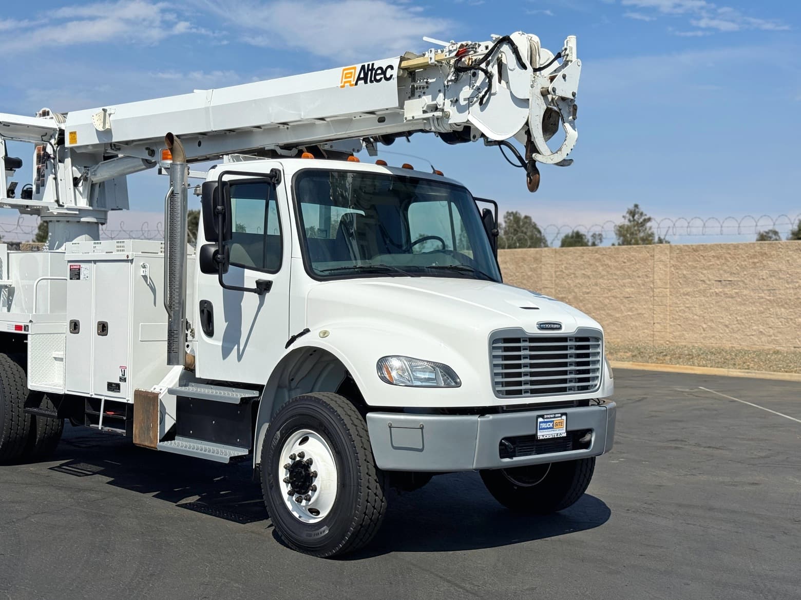 2016 Freightliner M2 106 4x4 Altec DM47B-TR Digger Derrick