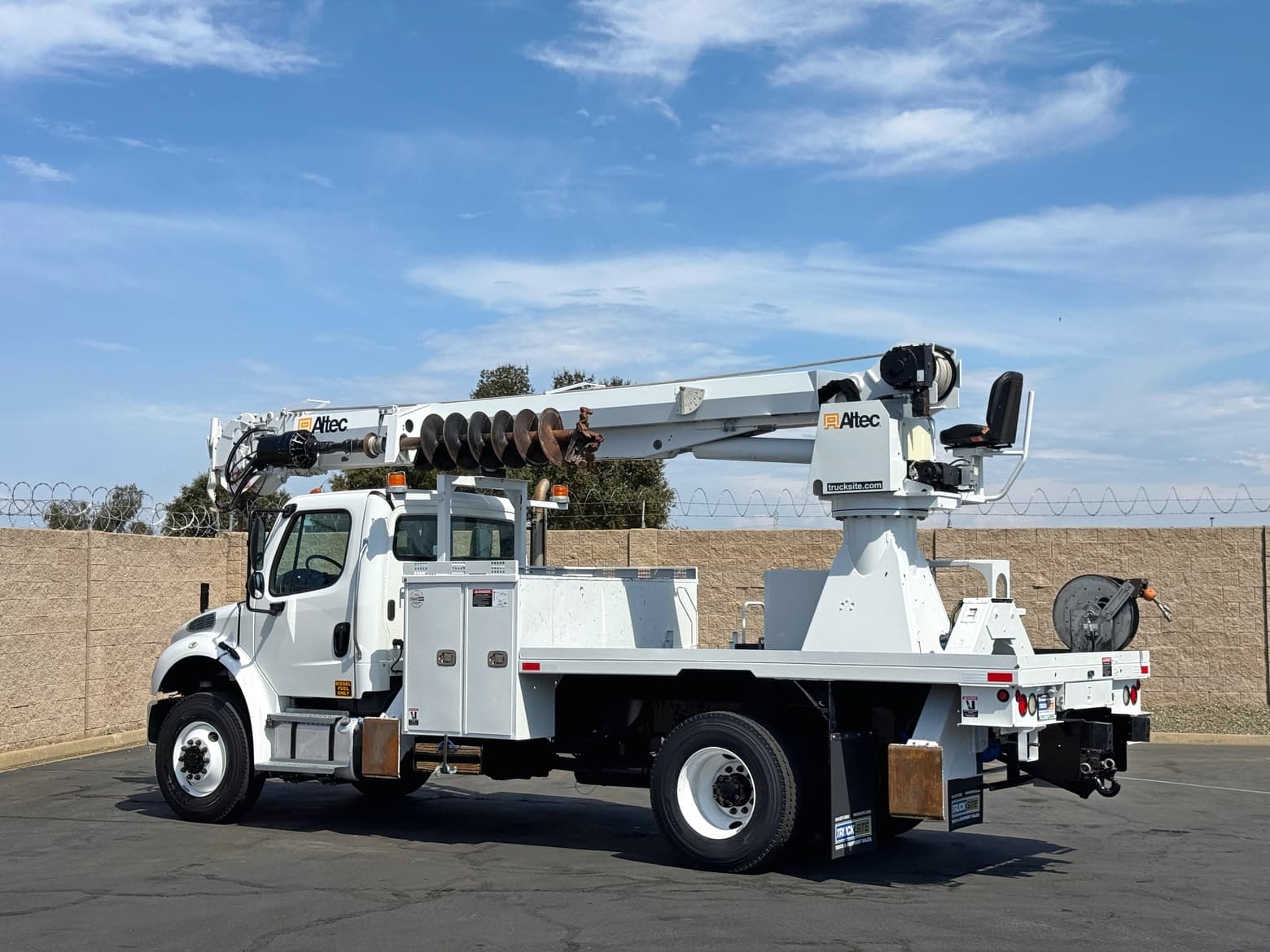 2016 Freightliner M2 106 4x4 Altec DM47B-TR Digger Derrick