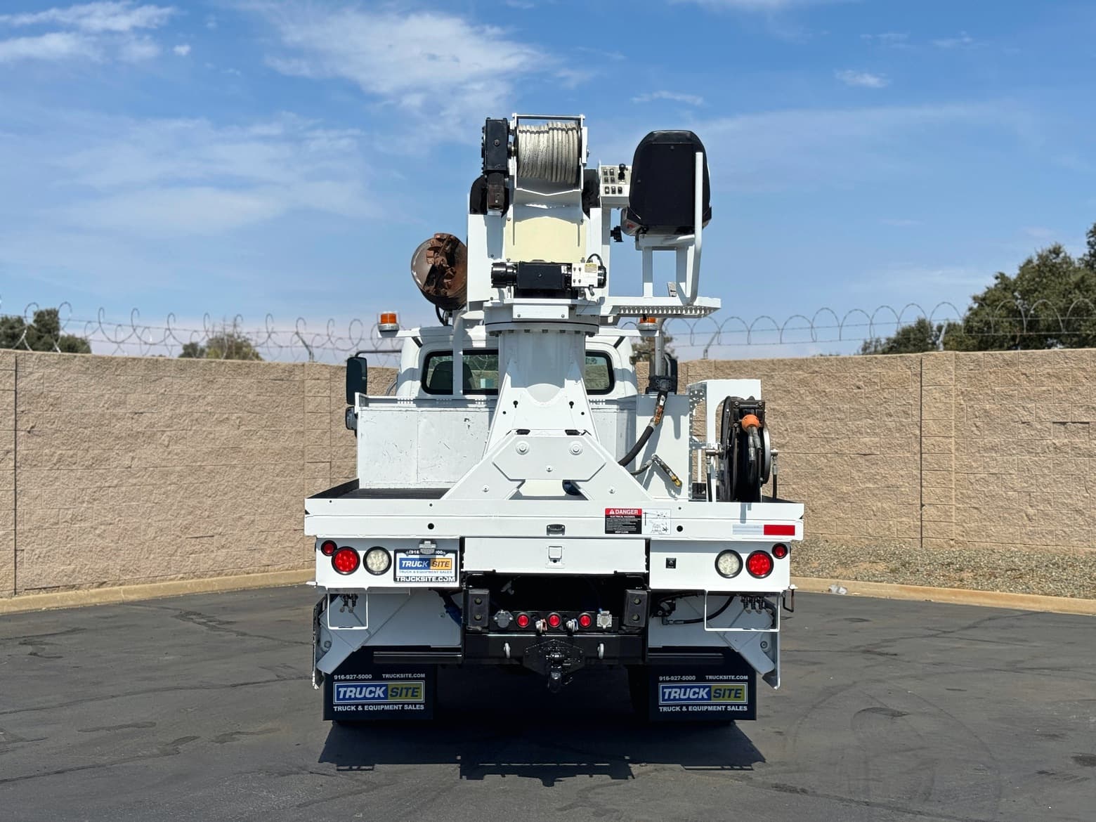 2016 Freightliner M2 106 4x4 Altec DM47B-TR Digger Derrick