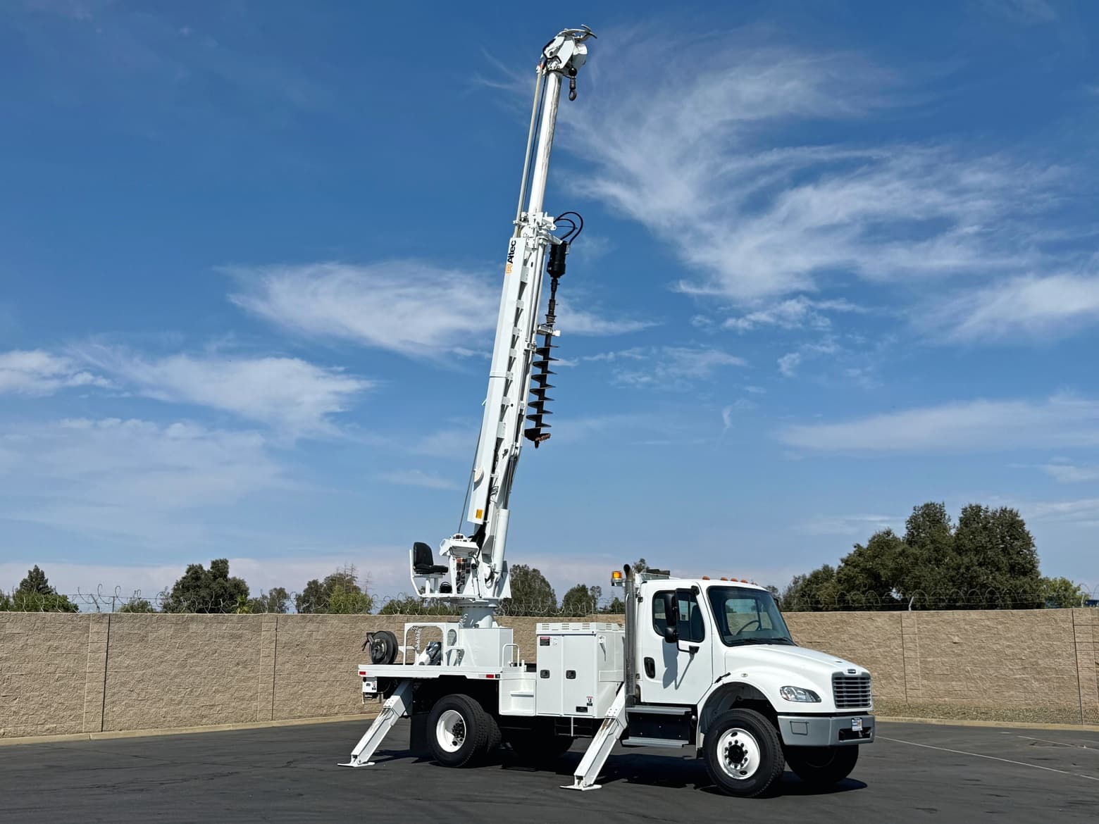 2016 Freightliner M2 106 4x4 Altec DM47B-TR Digger Derrick
